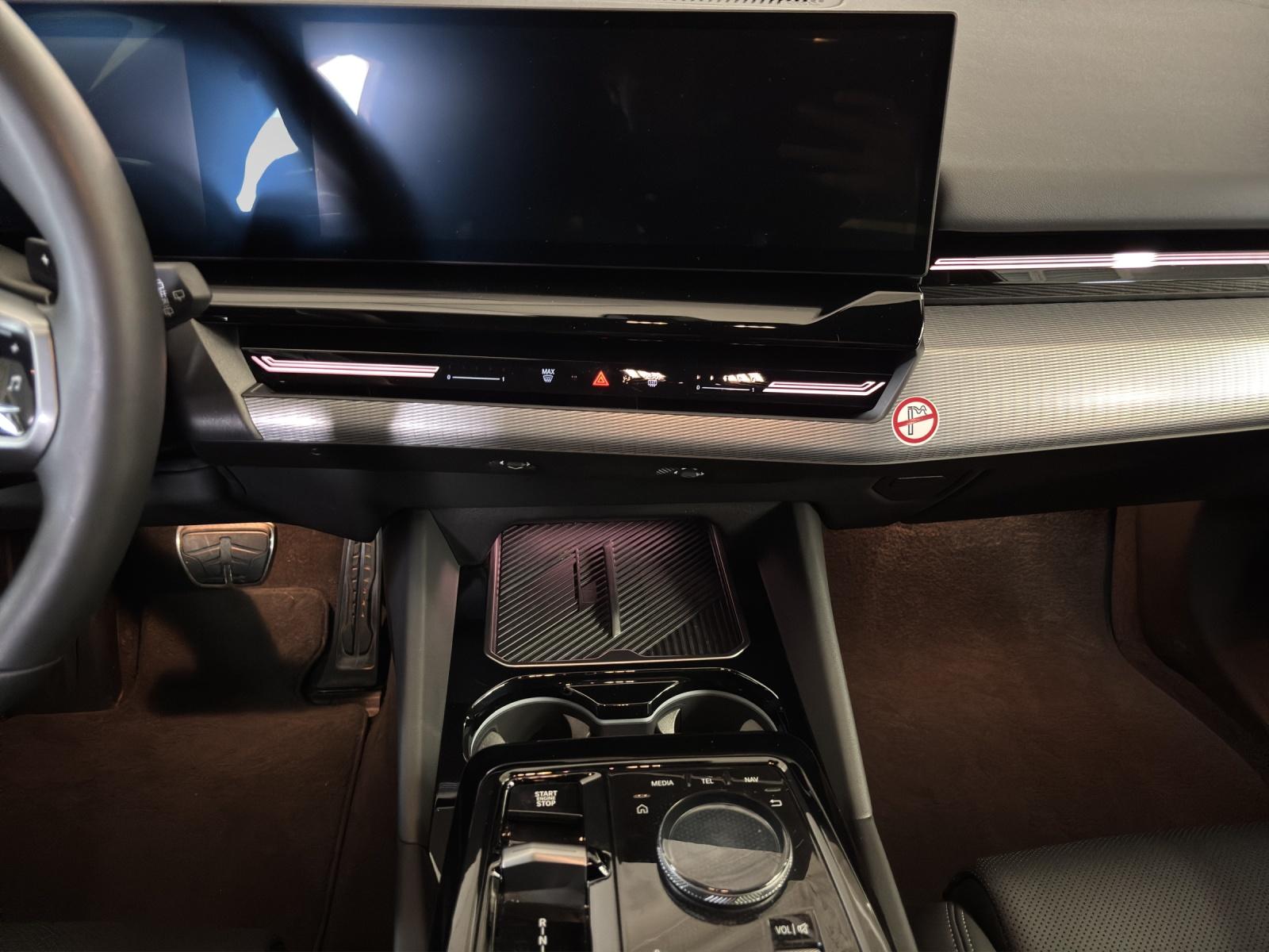 BMW 520d xDrive Touring-image-9