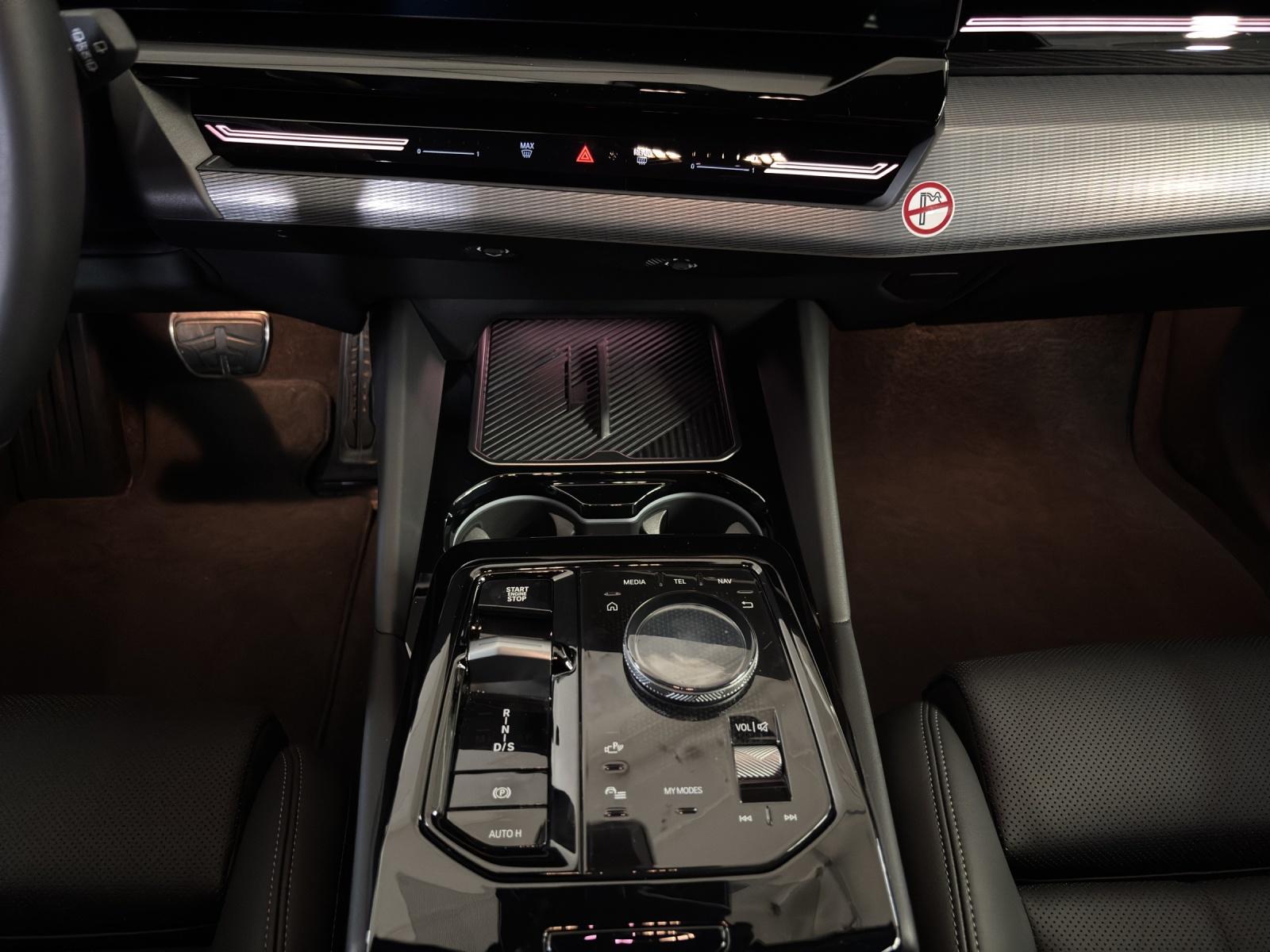 BMW 520d xDrive Touring-image-10