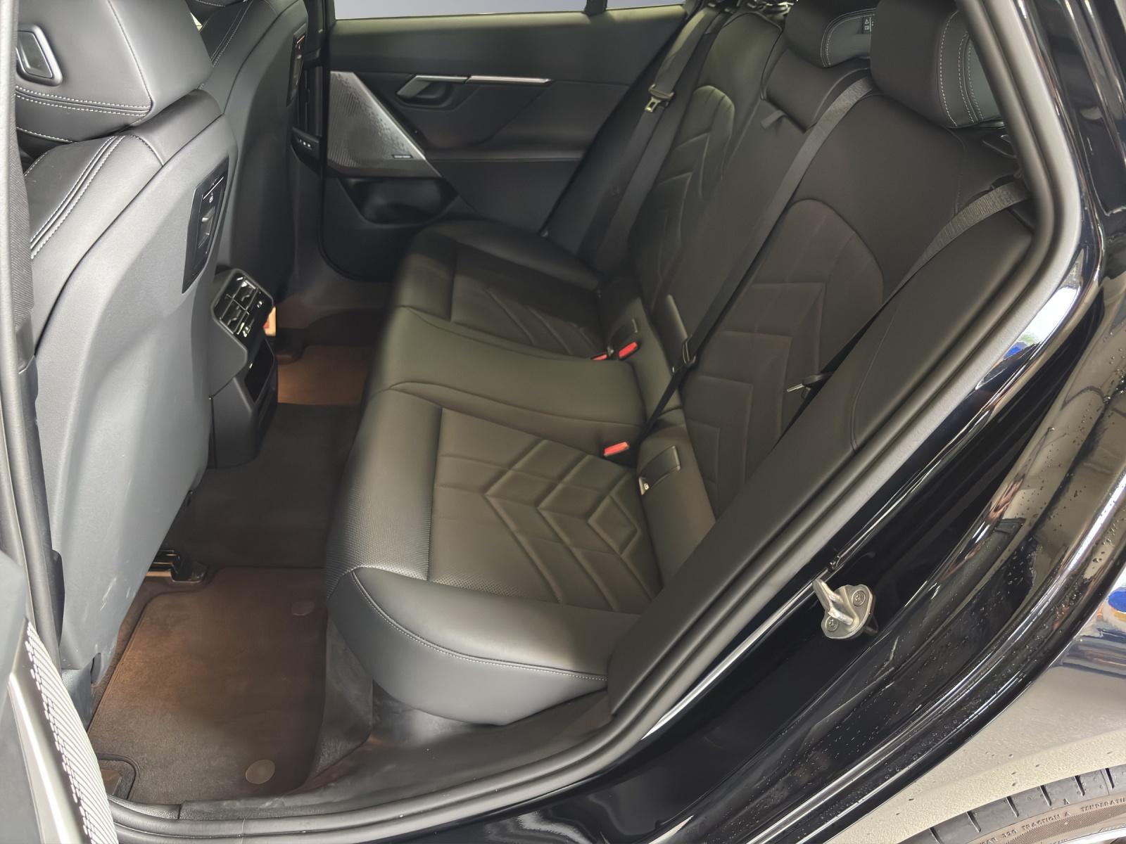 BMW 520d xDrive Touring-image-6