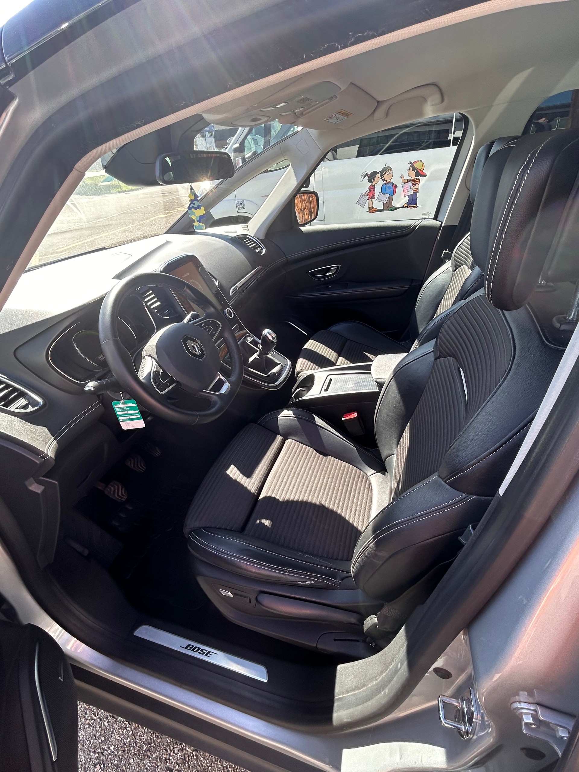 RENAULT Scénic 1.2 16V Turbo Bose-image-3