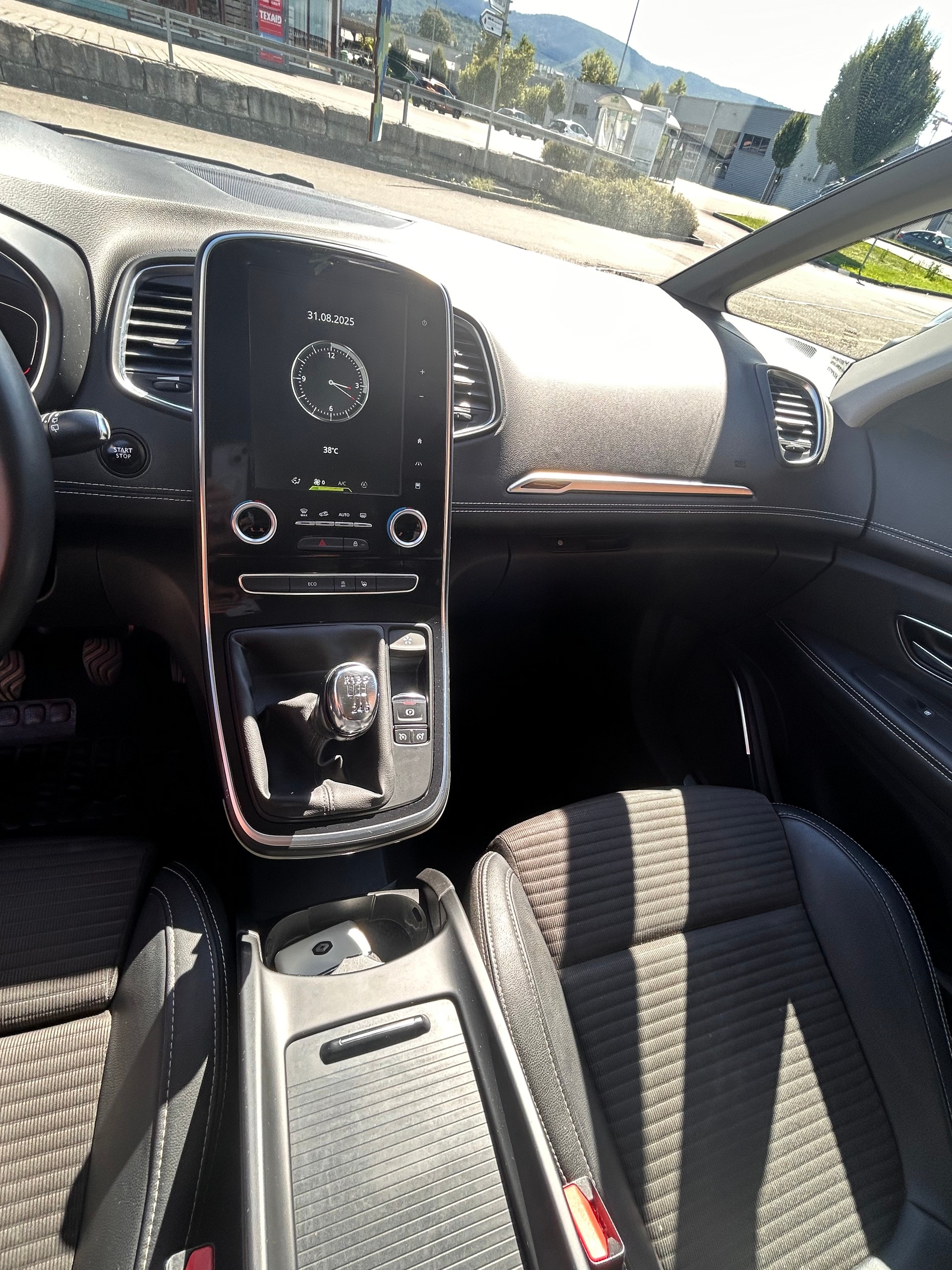 RENAULT Scénic 1.2 16V Turbo Bose-image-4