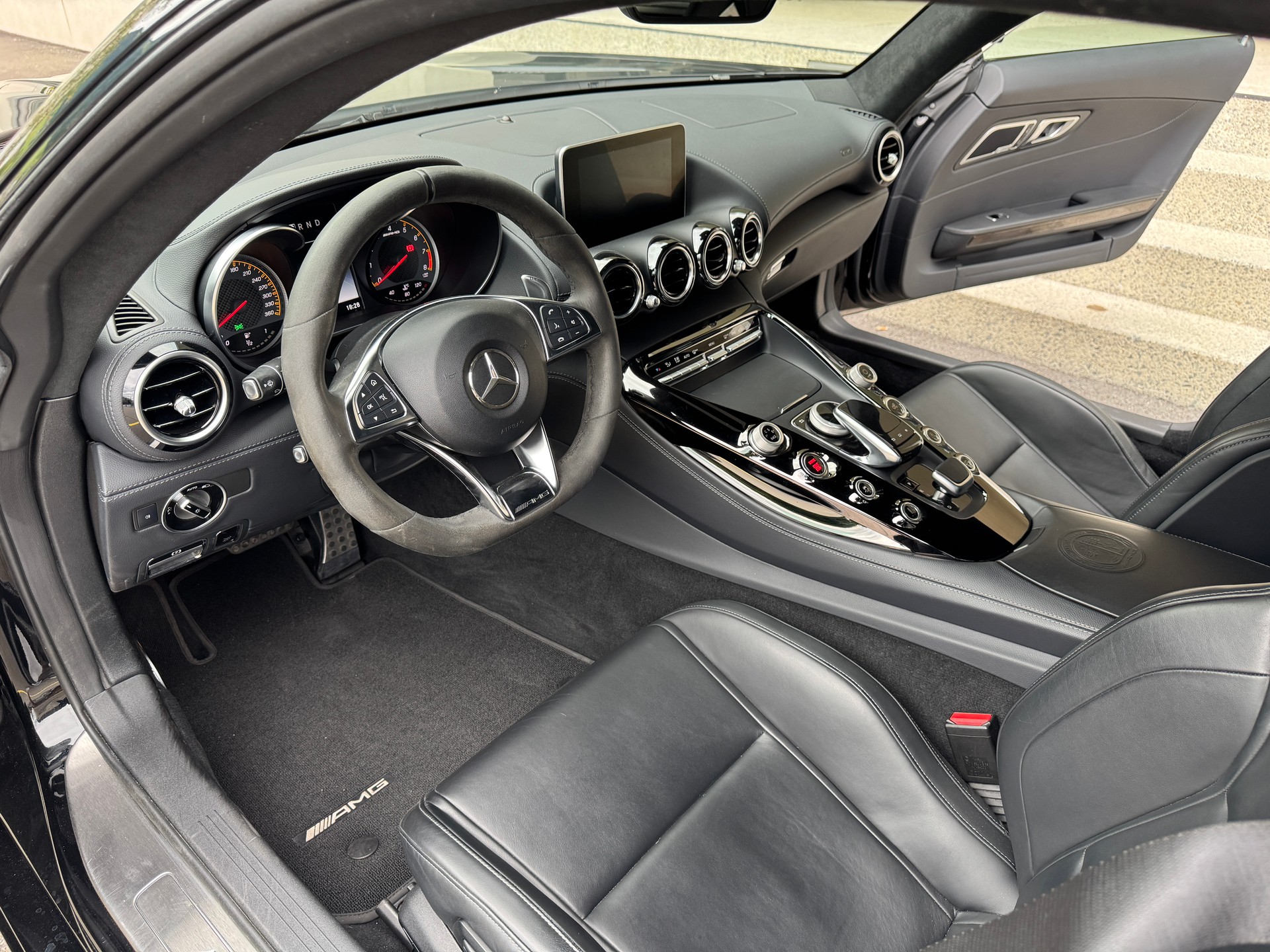 MERCEDES-BENZ AMG GT S 510PS Black Edition° Speedshift DCT [ Performance Sitze ] [ Performance Abgasanlage ] [ AMG Night Paket ]-image-7