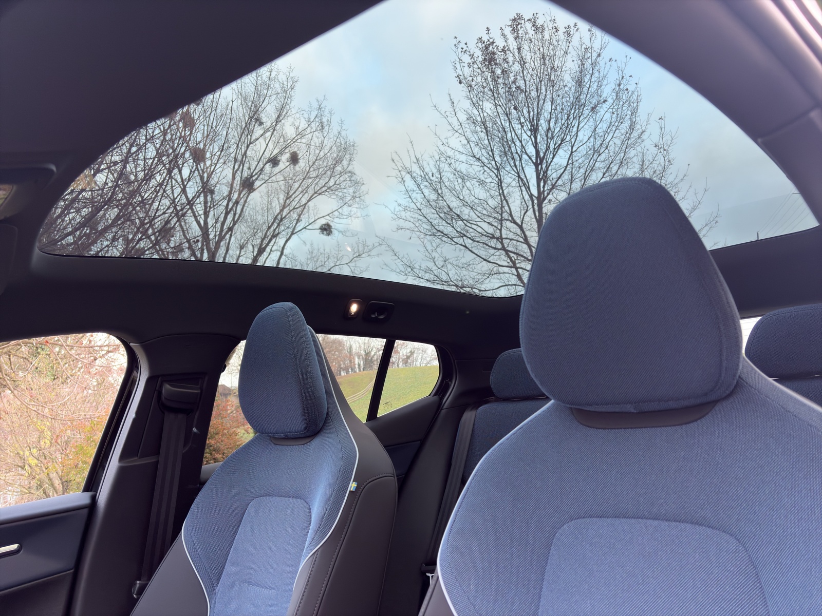 VOLVO EX30 Cross Country E60 69kWh Twin Performance AWD-image-13