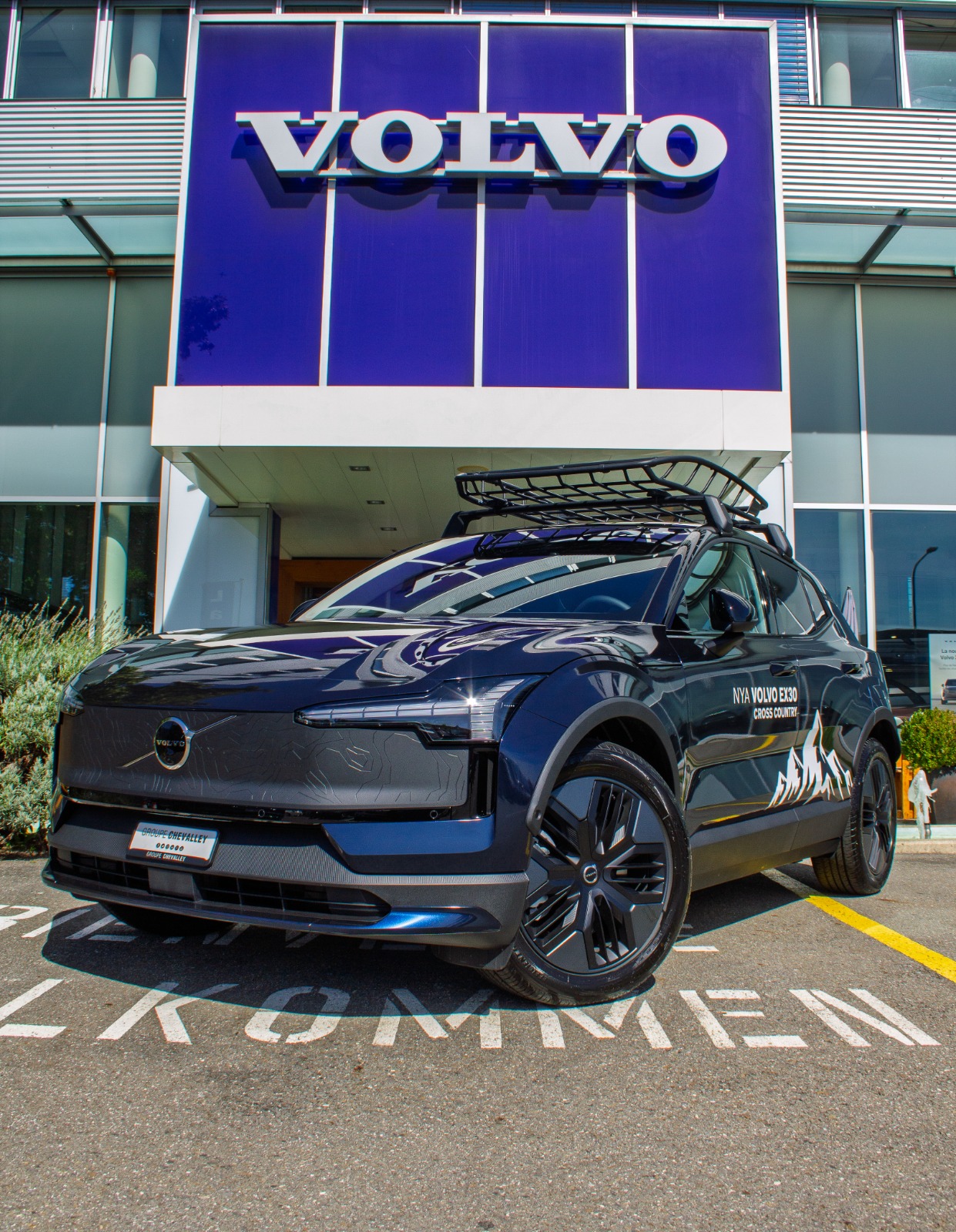VOLVO EX30 Cross Country E60 69kWh Twin Performance AWD-image-1