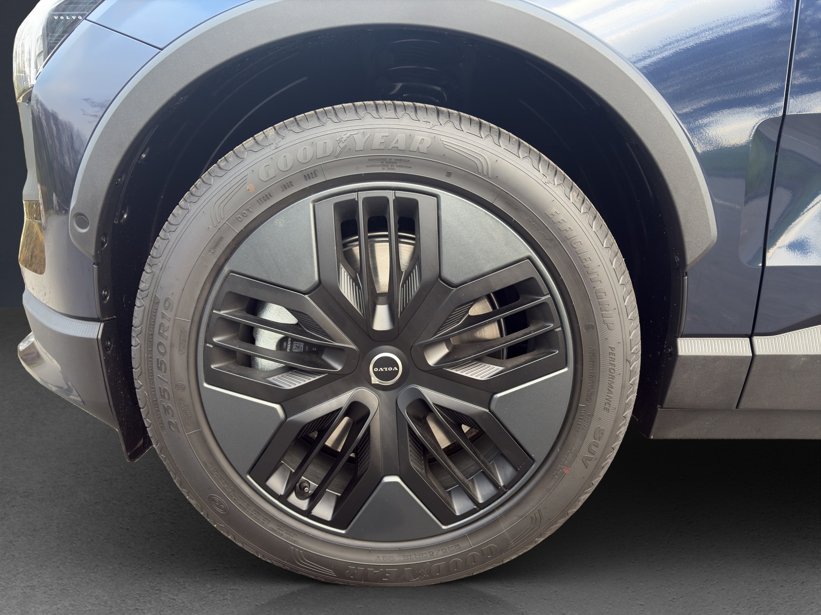 VOLVO EX30 Cross Country E60 69kWh Twin Performance AWD-image-4