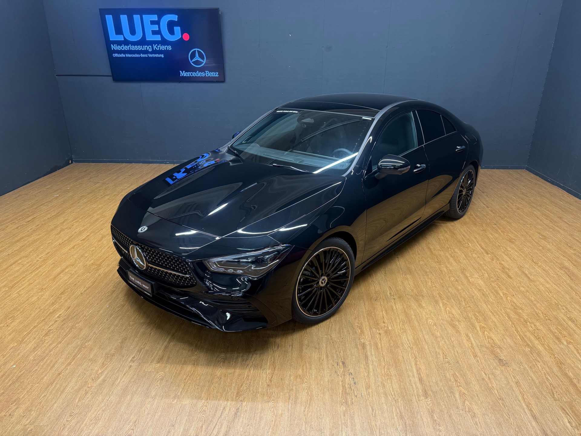 MERCEDES-BENZ CLA 250 4M - DISTRONIC / 360 Grad Kamera / Head-Up Display-image-3