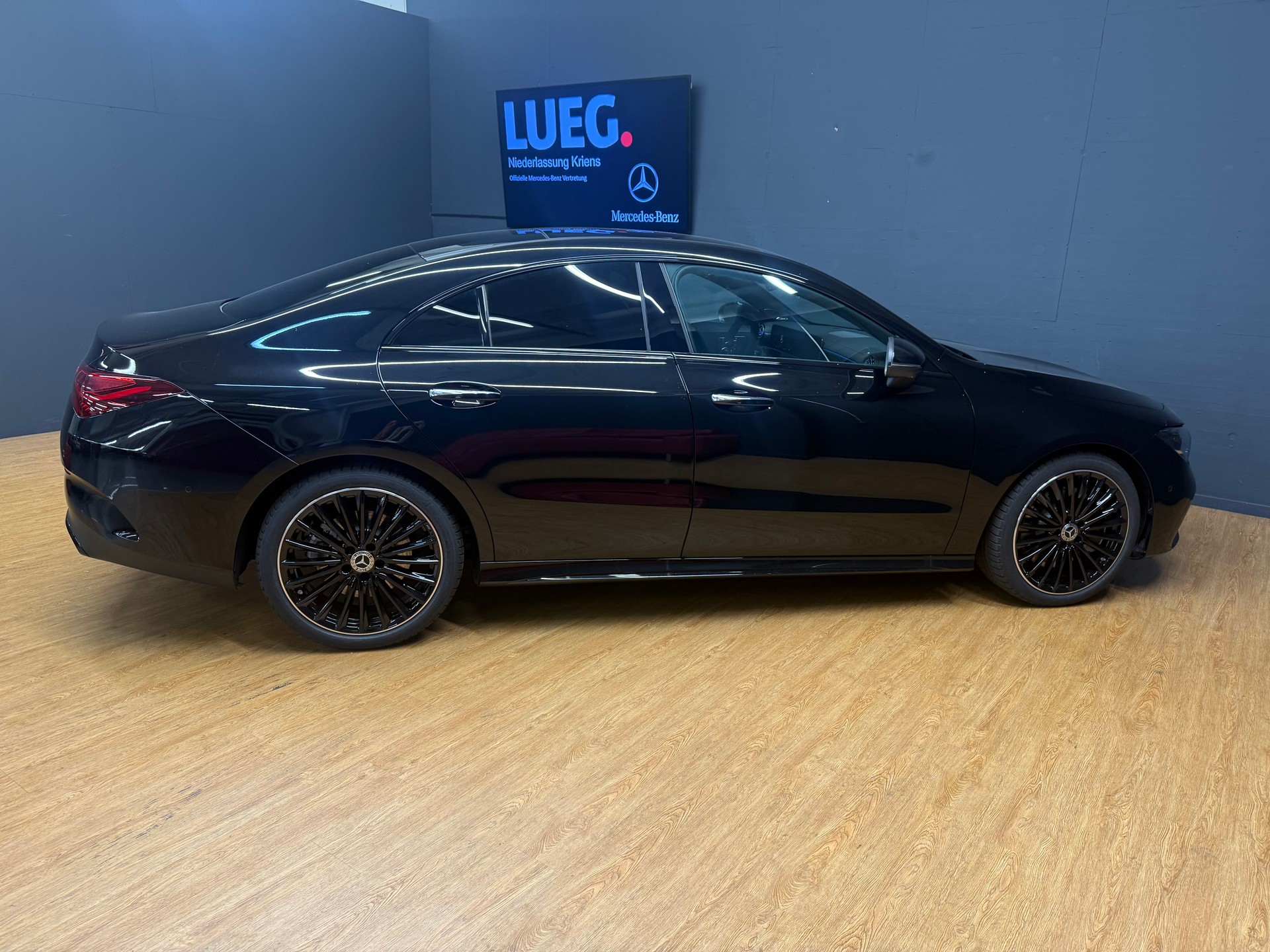 MERCEDES-BENZ CLA 250 4M - DISTRONIC / 360 Grad Kamera / Head-Up Display-image-6