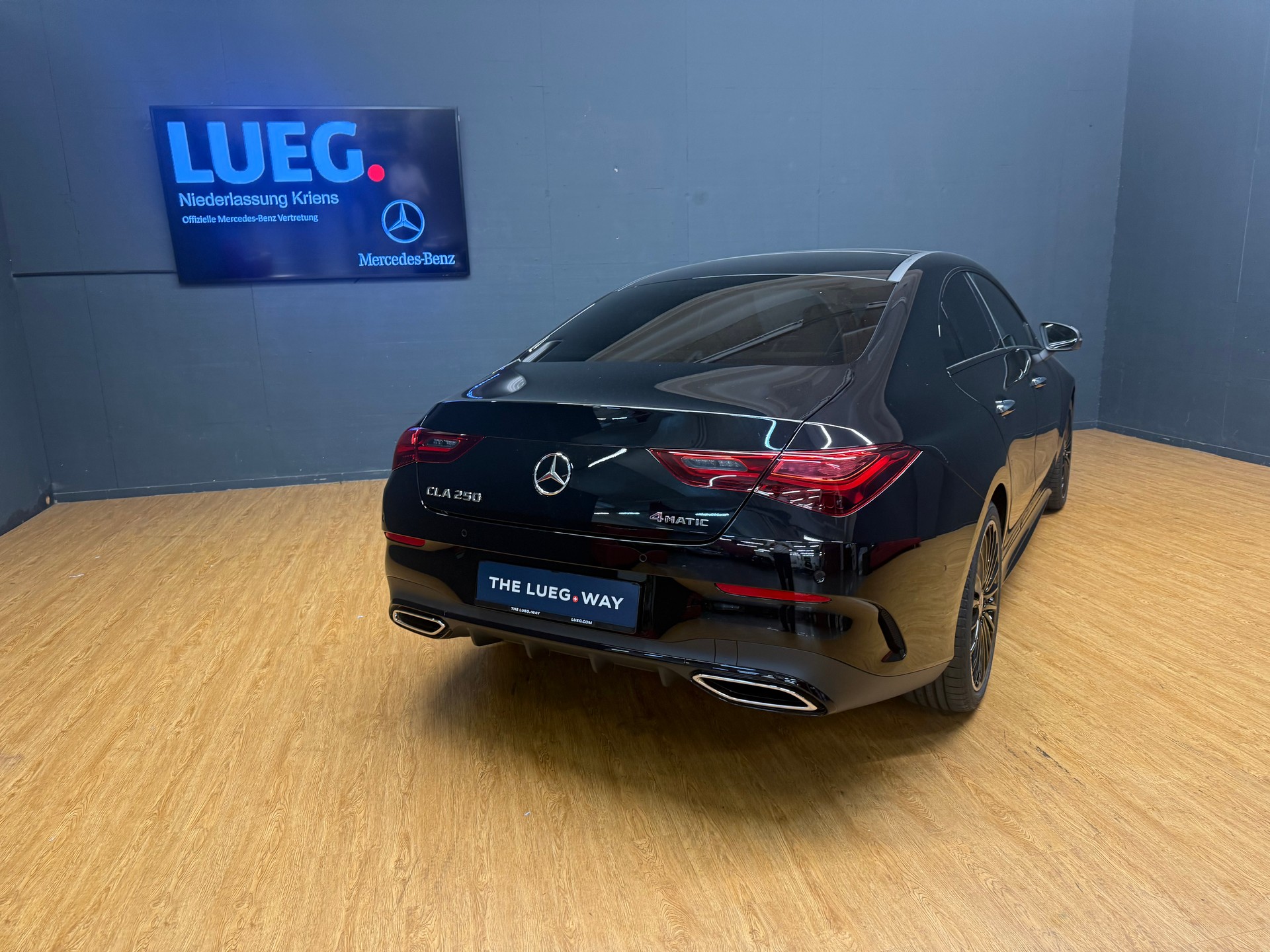 MERCEDES-BENZ CLA 250 4M - DISTRONIC / 360 Grad Kamera / Head-Up Display-image-8