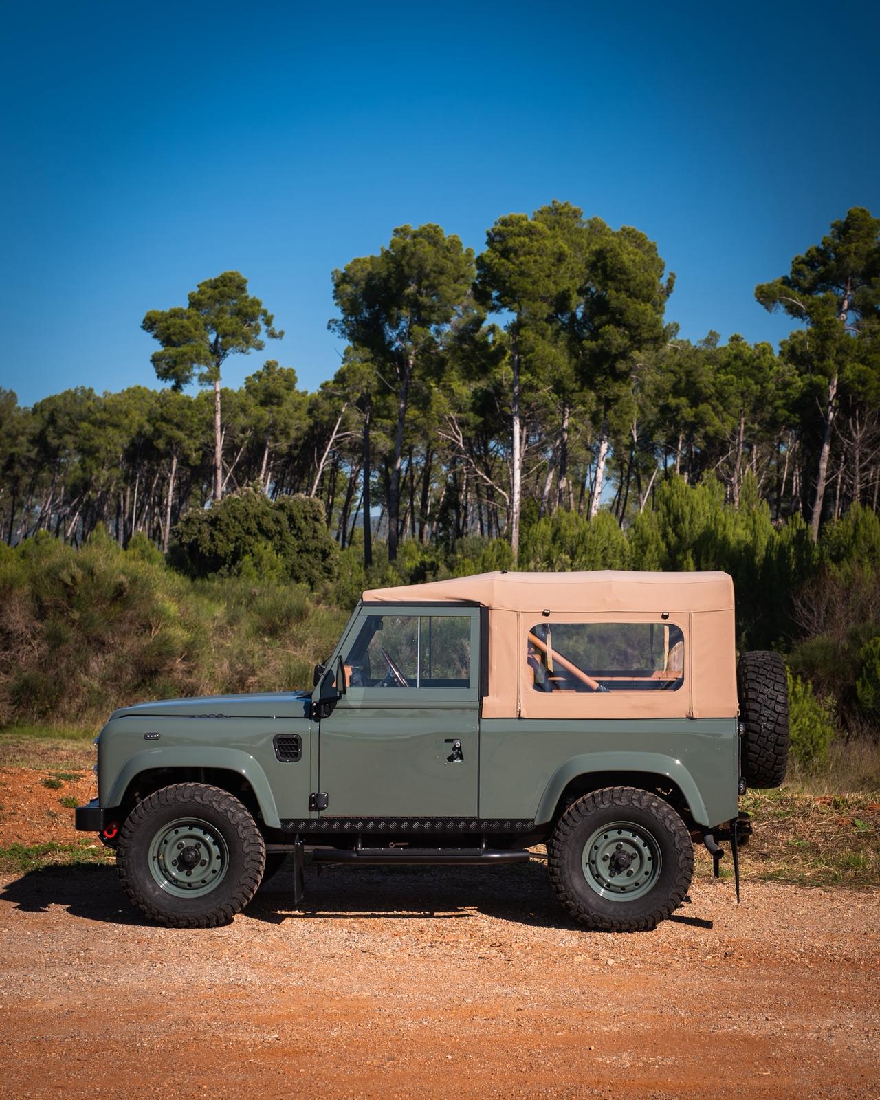 LAND ROVER Defender 90 SW 2.5 Td5-image-2