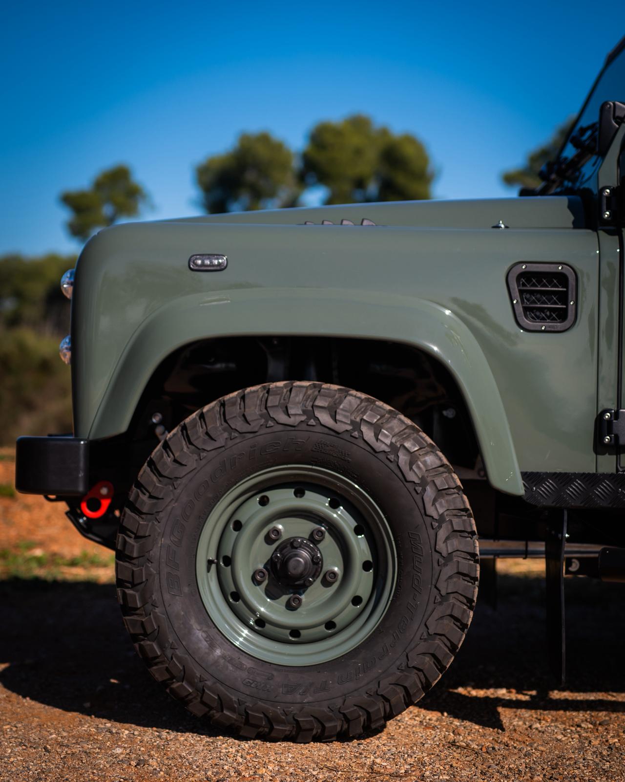 LAND ROVER Defender 90 SW 2.5 Td5-image-17