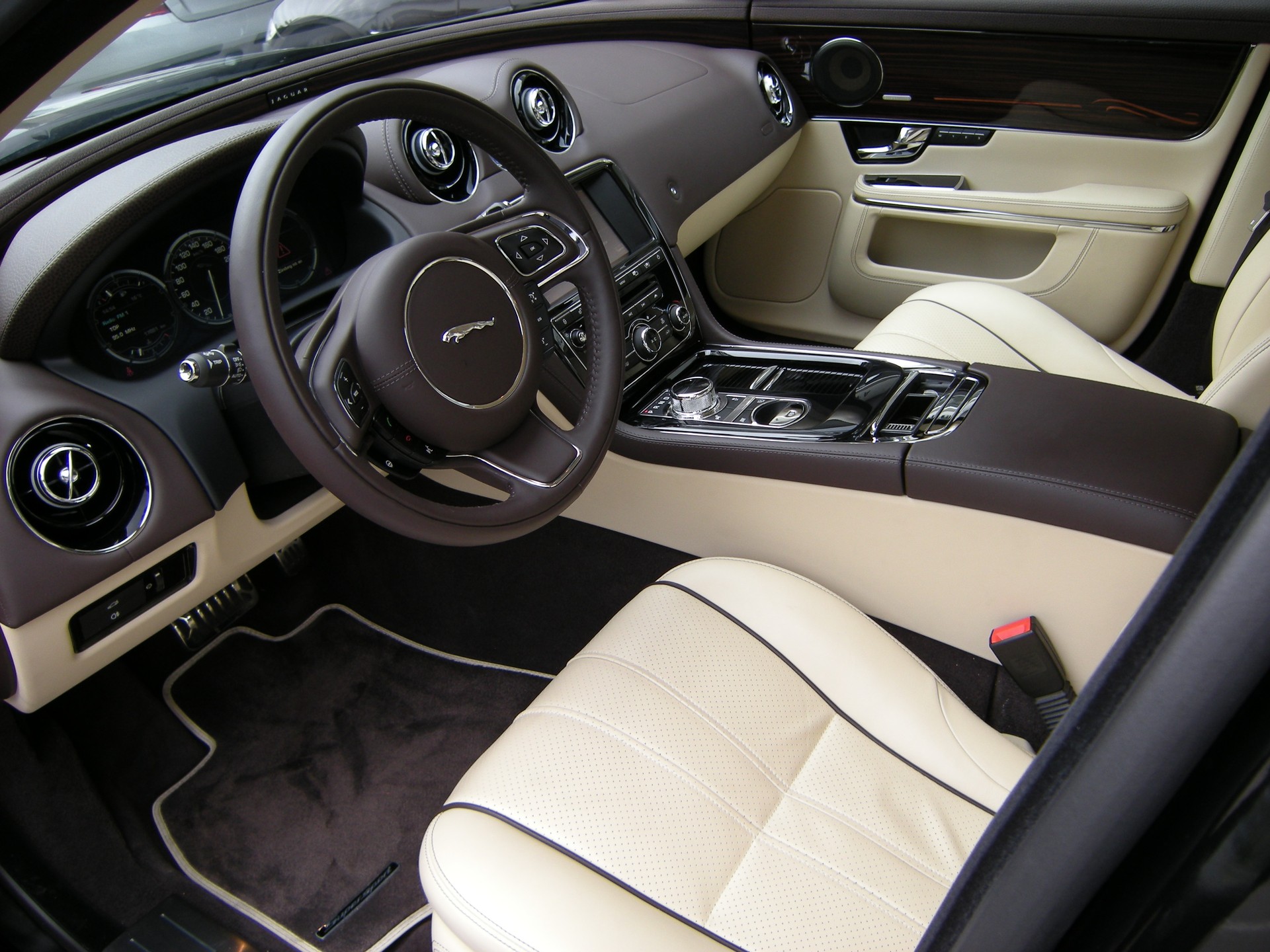 JAGUAR XJ 3.0d V6 Supersport Automatic-showroom-element-3