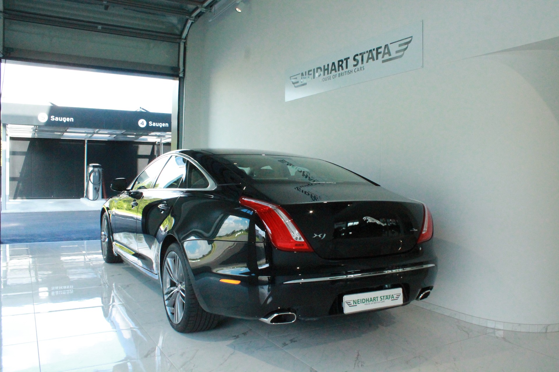 JAGUAR XJ 3.0d V6 Supersport Automatic-showroom-element-2