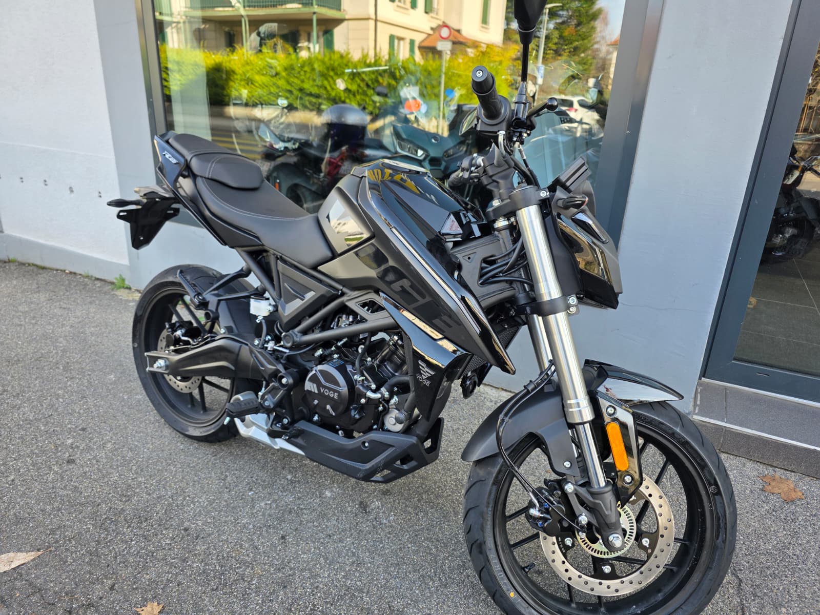 VOGE 125R Niked-showroom-element-1