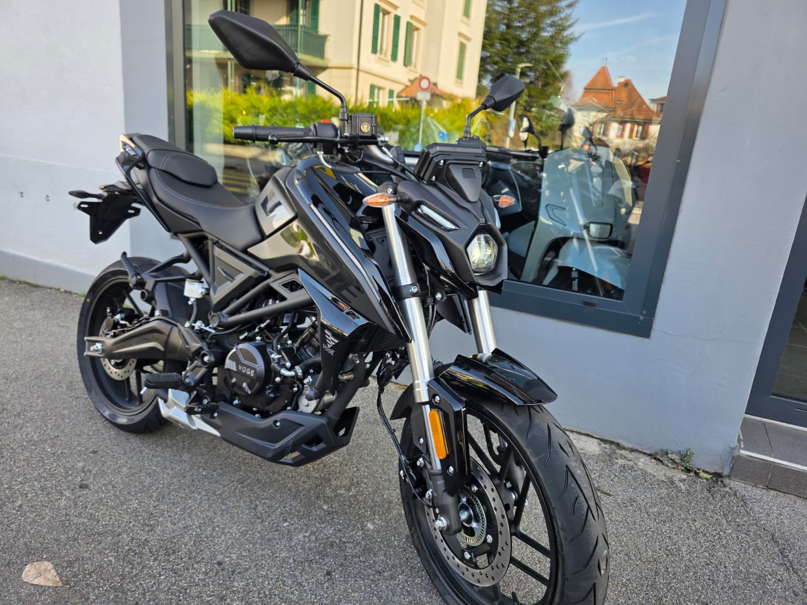 VOGE 125R Niked-showroom-element-3