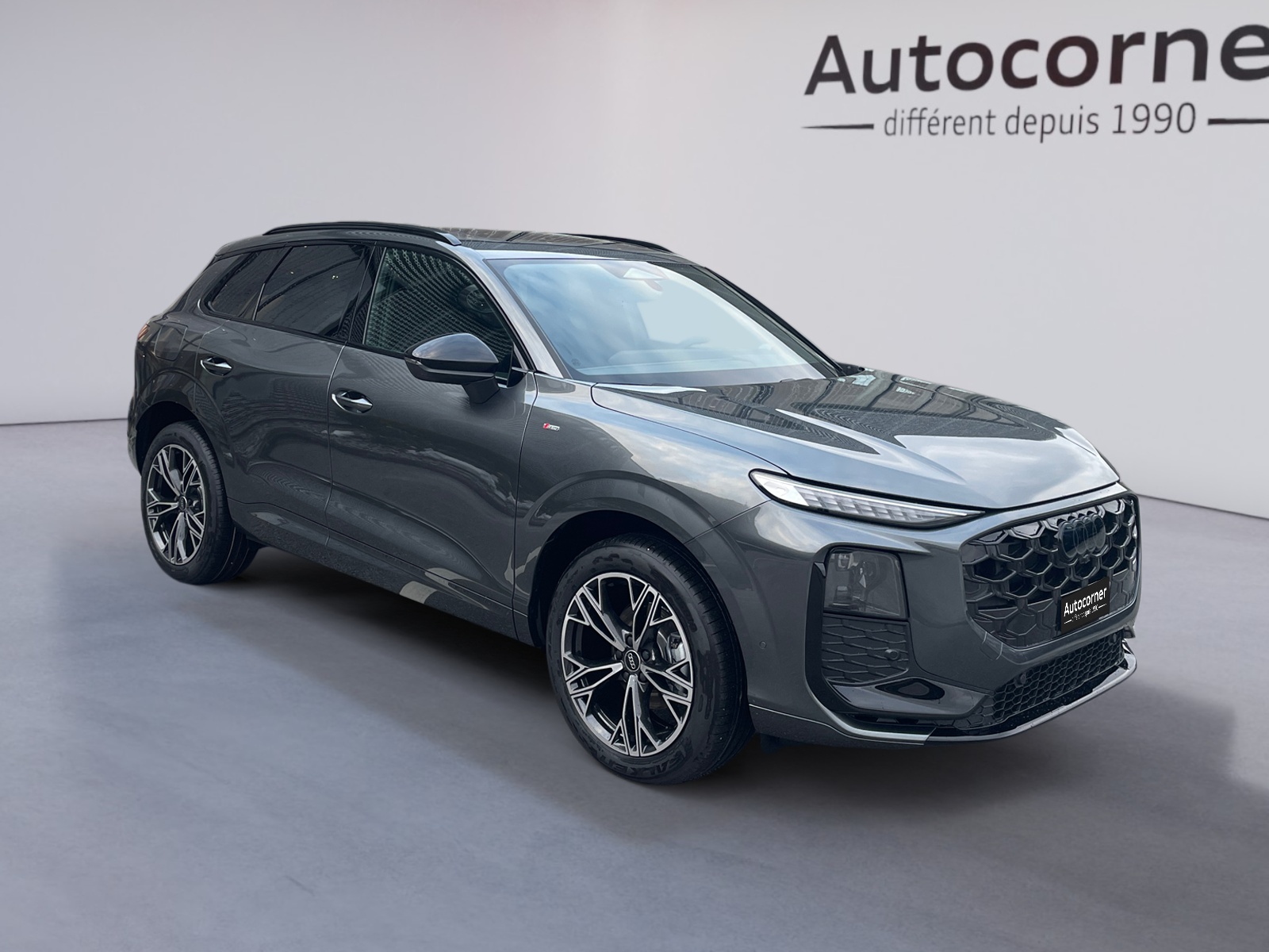 AUDI Q3 SUV 110 kW TFSI S tronic-image-0