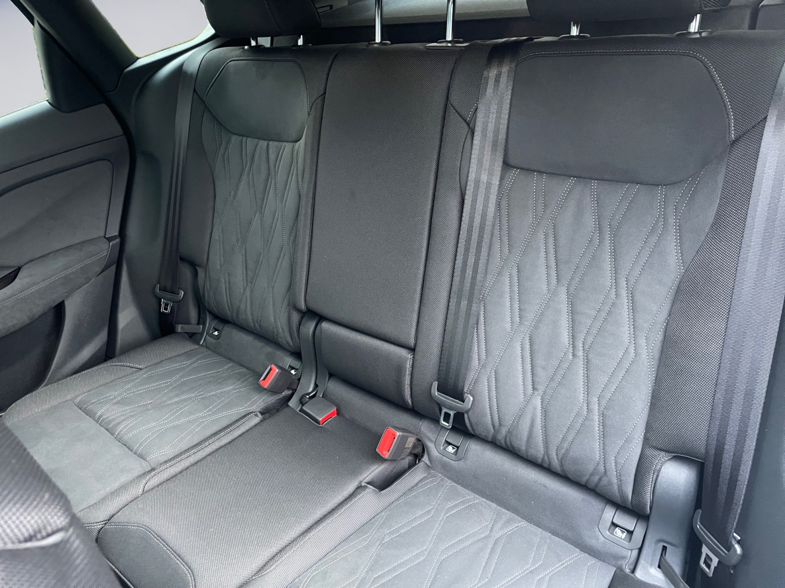 AUDI Q3 SUV 110 kW TFSI S tronic-image-12