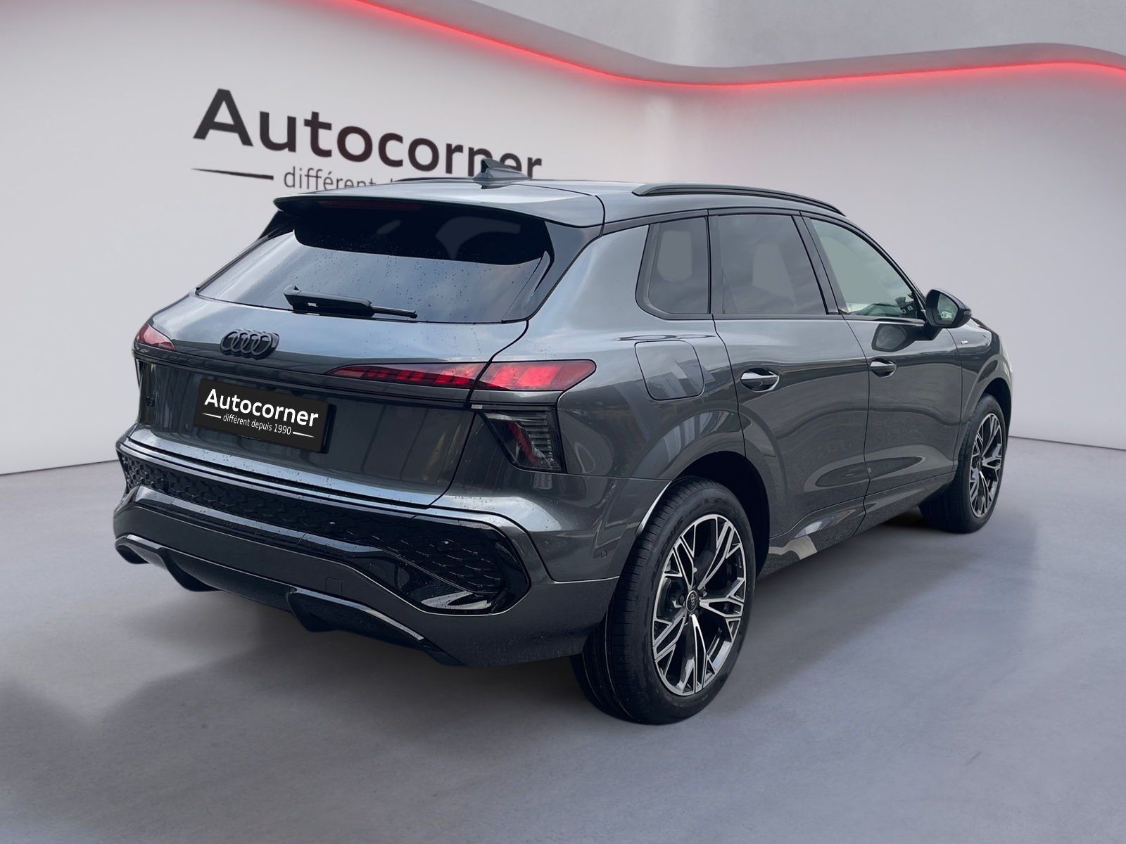 AUDI Q3 SUV 110 kW TFSI S tronic-image-4