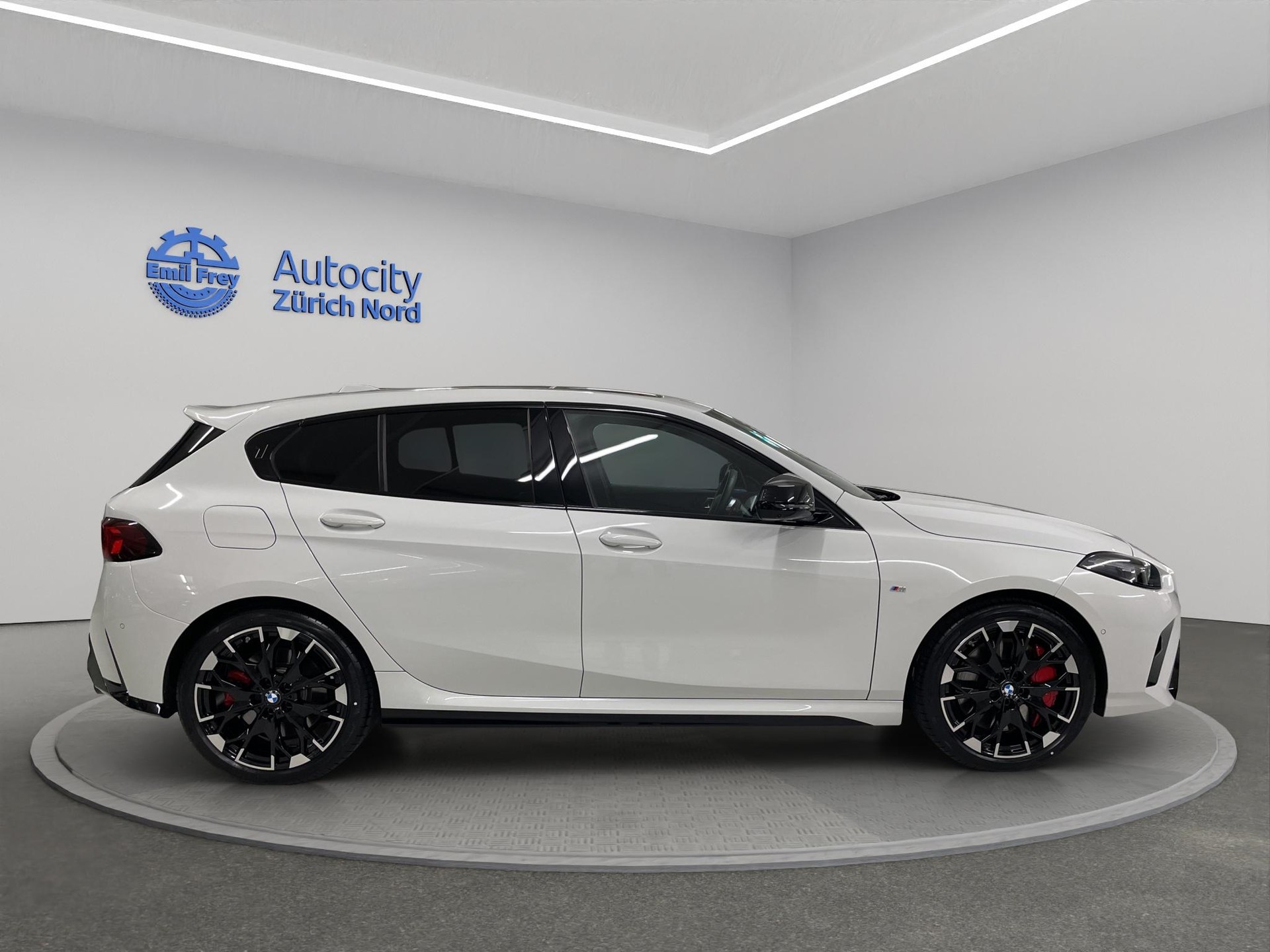 BMW M135i xDrive-image-5