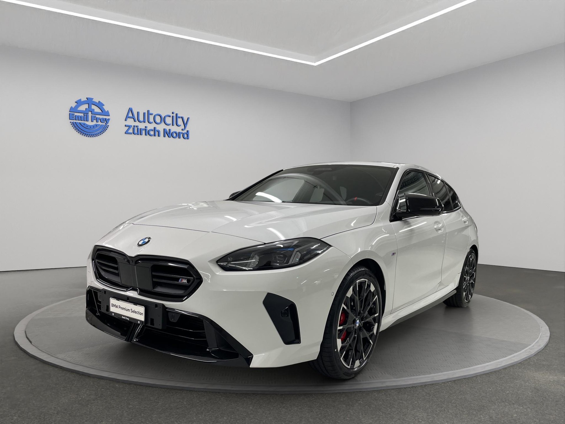 BMW M135i xDrive-image-0