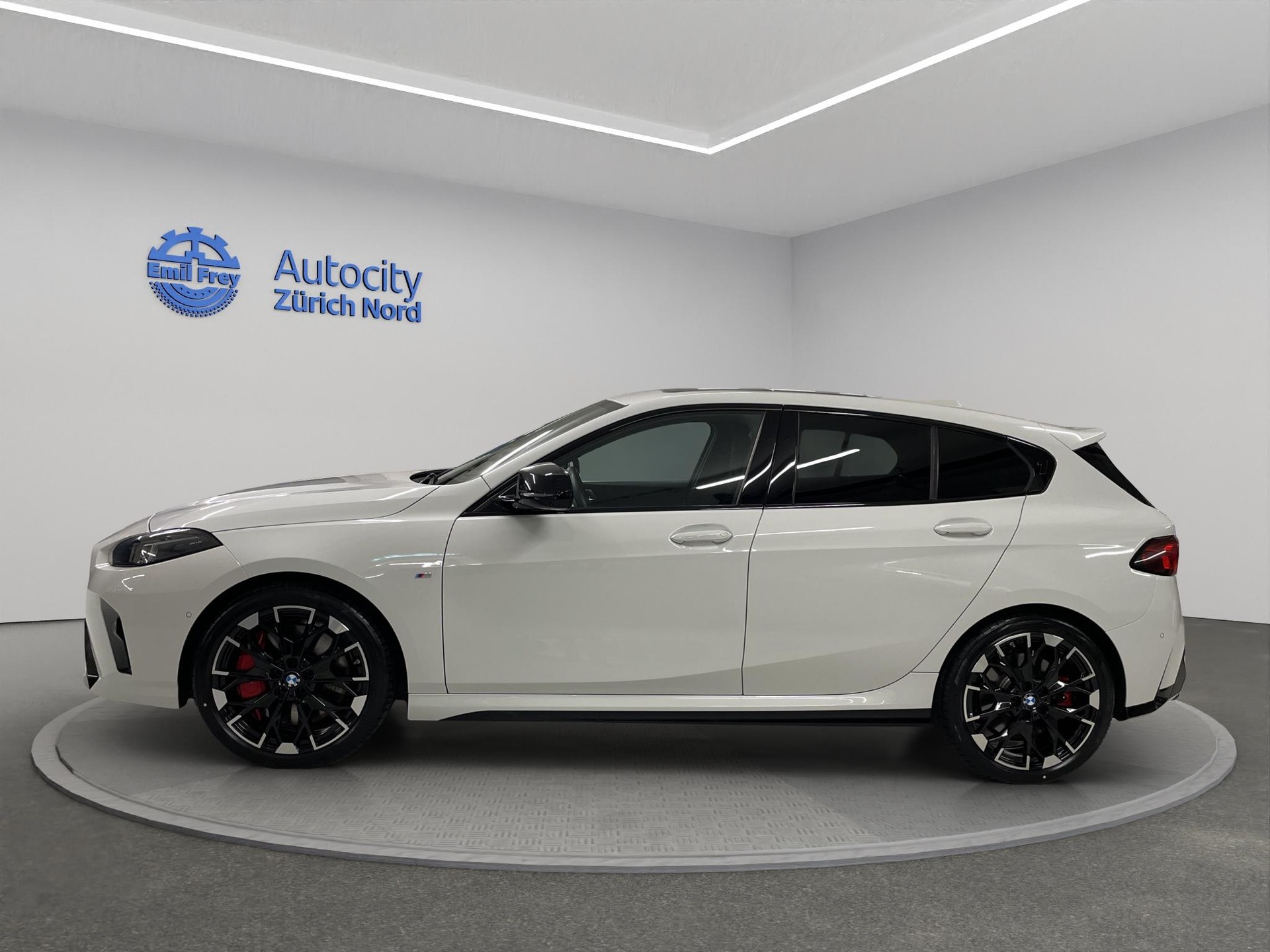 BMW M135i xDrive-image-4