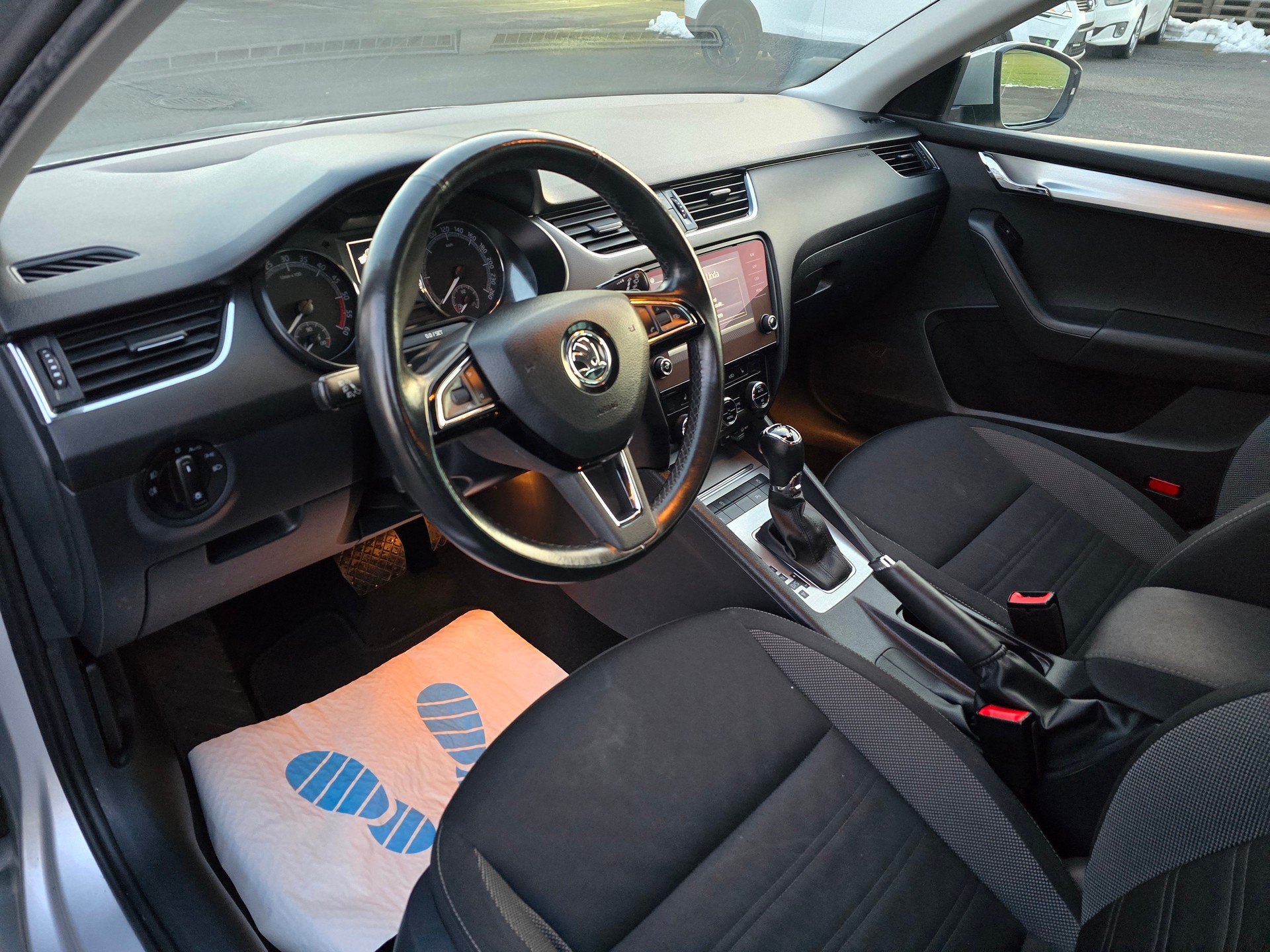 SKODA Octavia Combi 2.0 TDI Style 4x4 DSG-image-9