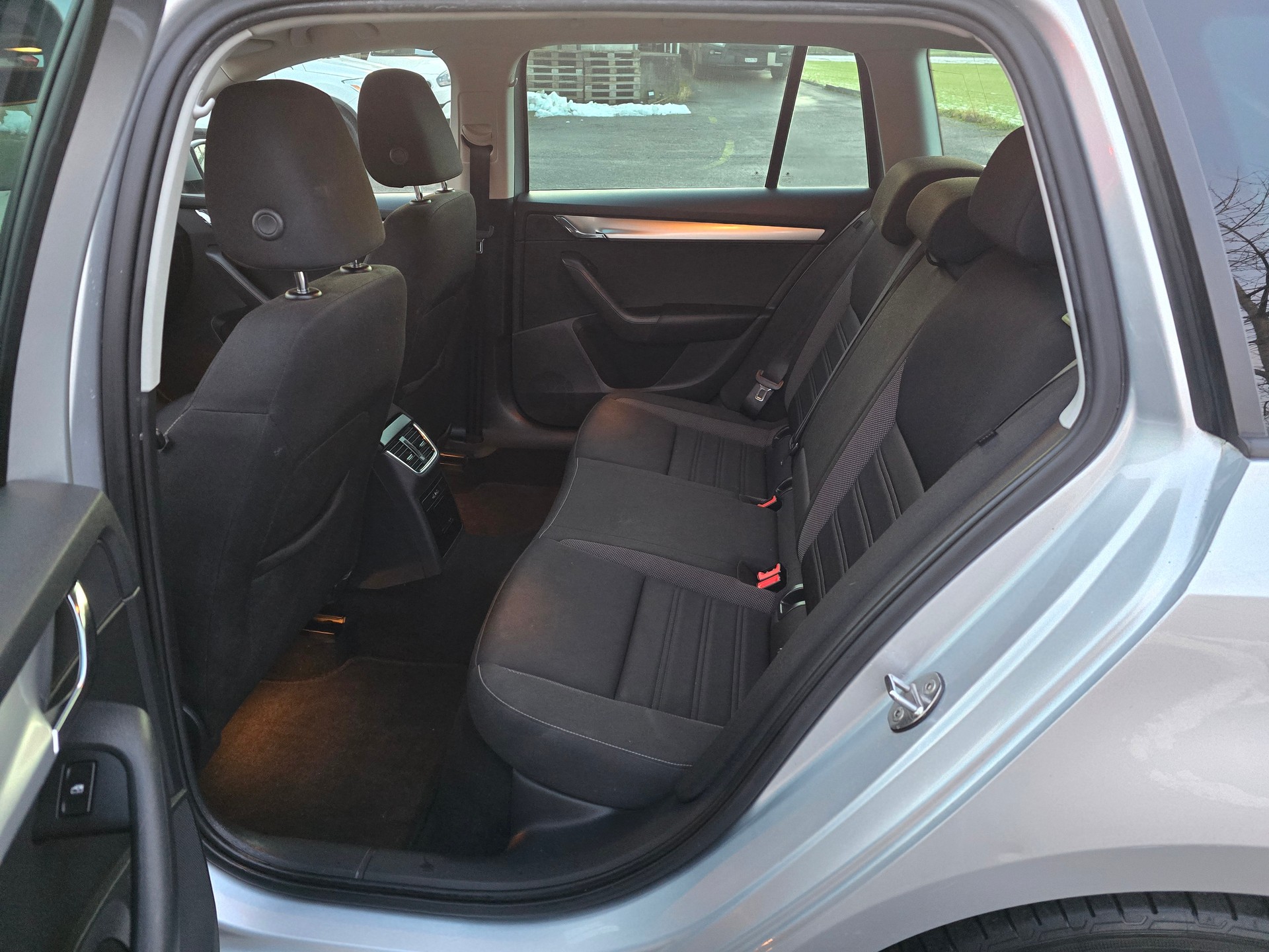 SKODA Octavia Combi 2.0 TDI Style 4x4 DSG-image-11