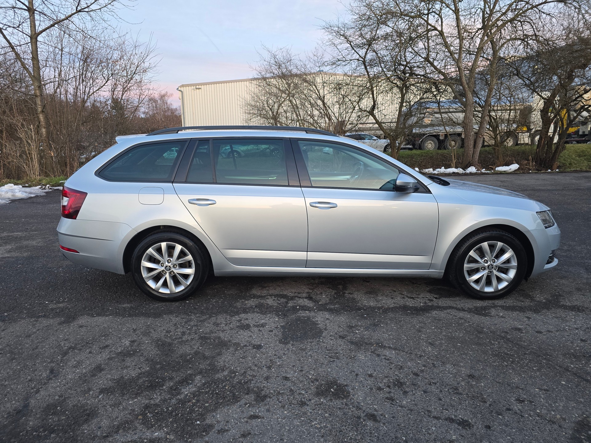 SKODA Octavia Combi 2.0 TDI Style 4x4 DSG-image-7