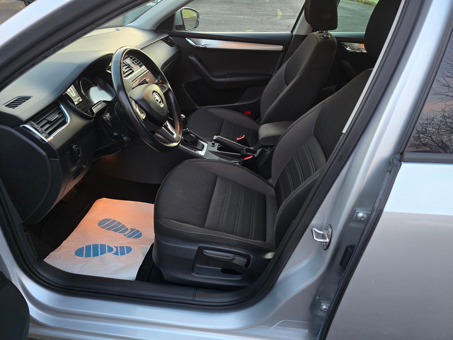 SKODA Octavia Combi 2.0 TDI Style 4x4 DSG-image-8