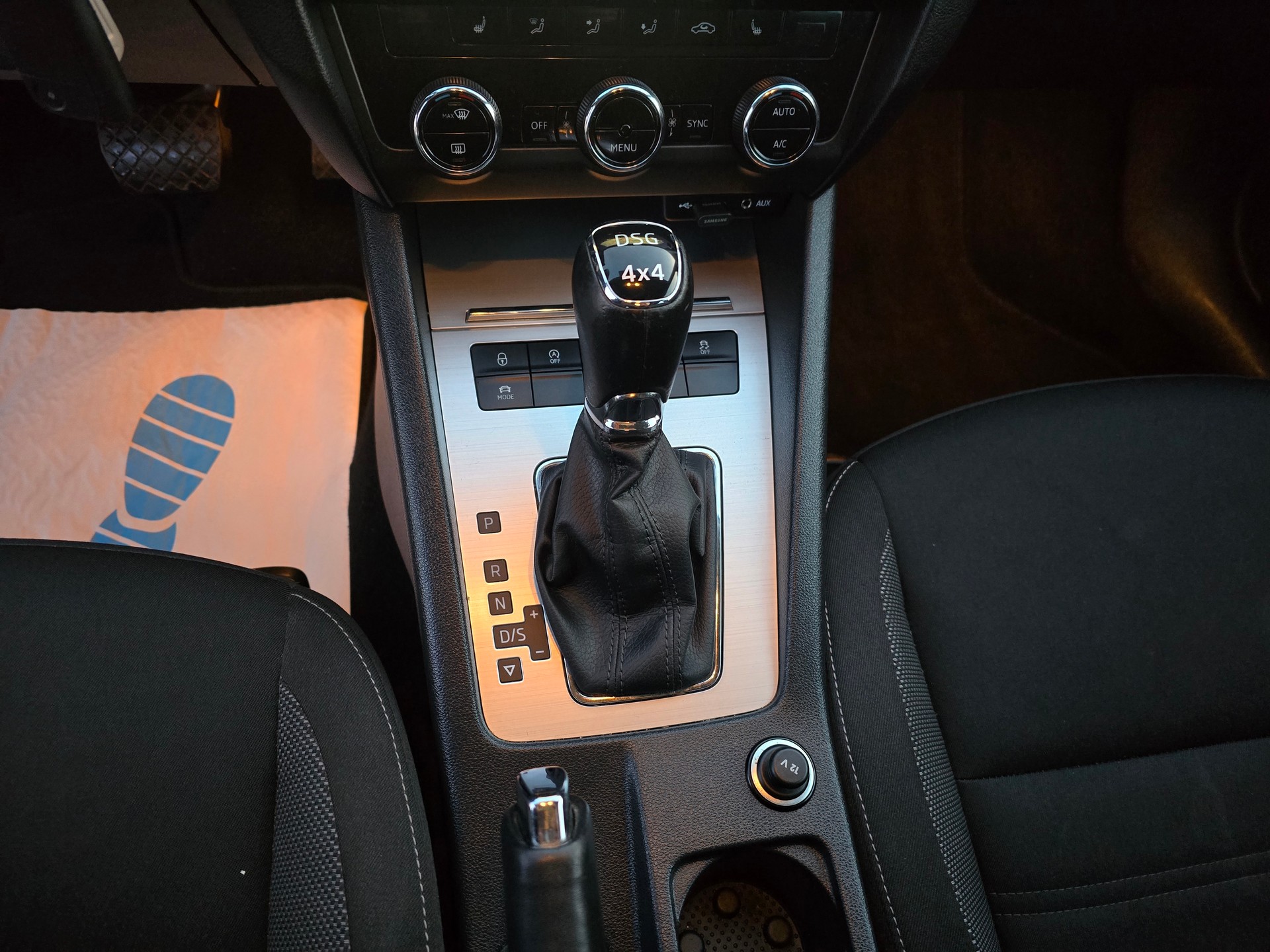 SKODA Octavia Combi 2.0 TDI Style 4x4 DSG-image-15