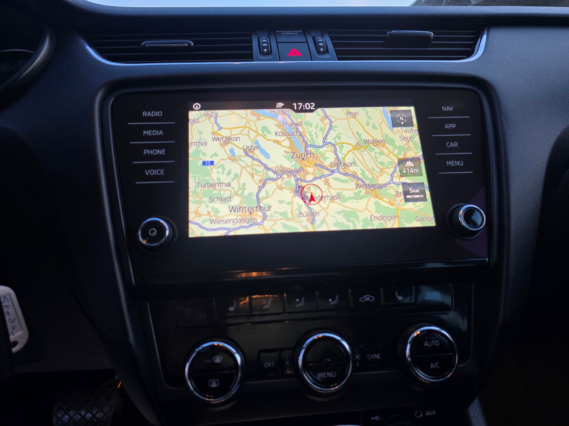 SKODA Octavia Combi 2.0 TDI Style 4x4 DSG-image-16