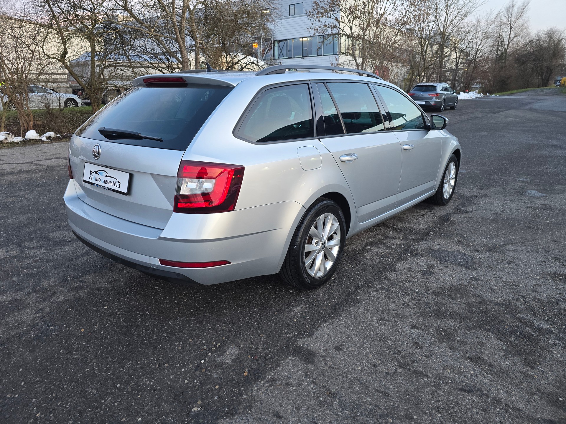 SKODA Octavia Combi 2.0 TDI Style 4x4 DSG-image-4