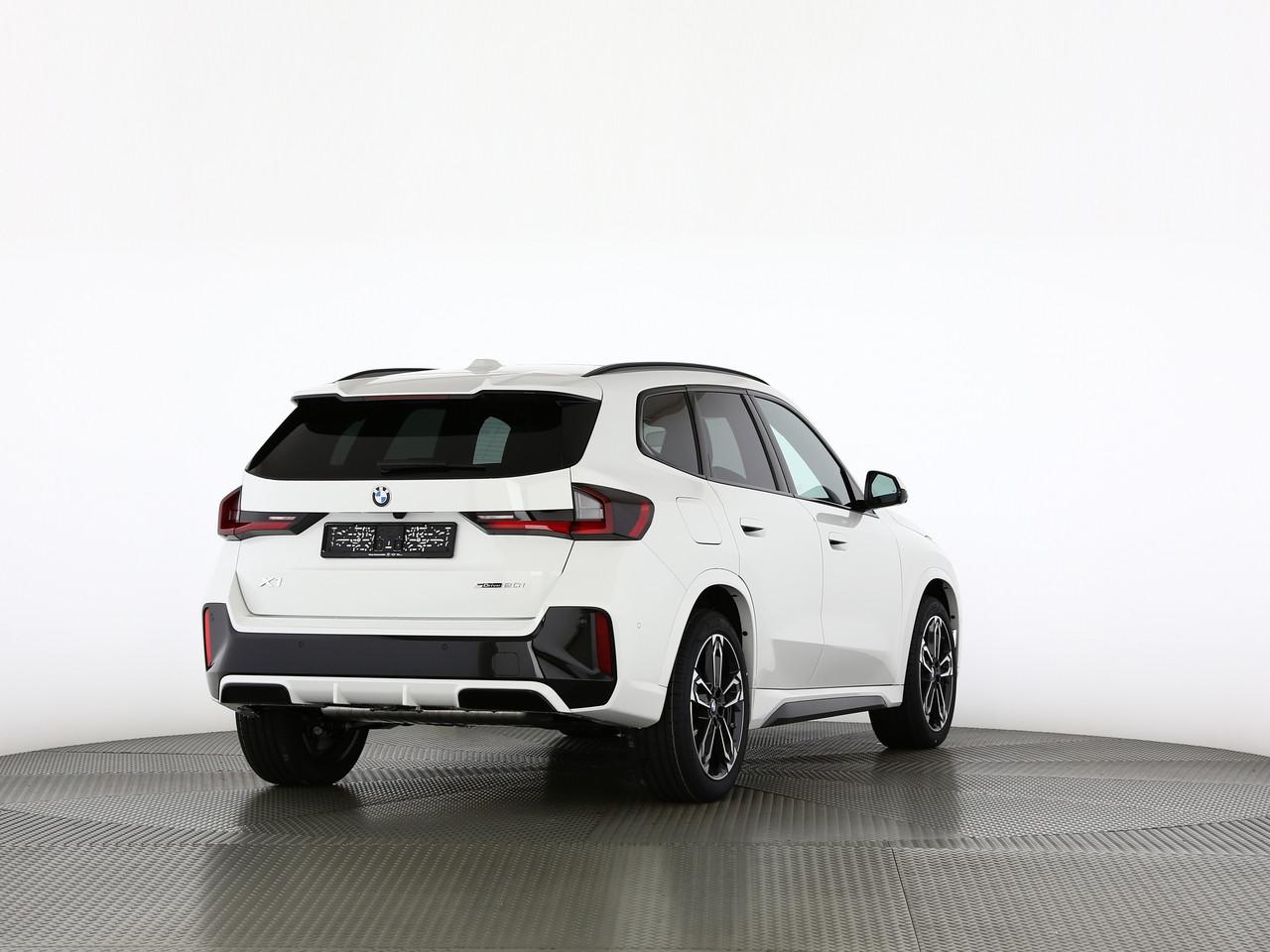 BMW X1 20i sDrive-image-11