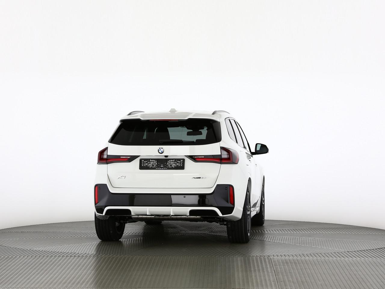 BMW X1 20i sDrive-image-10