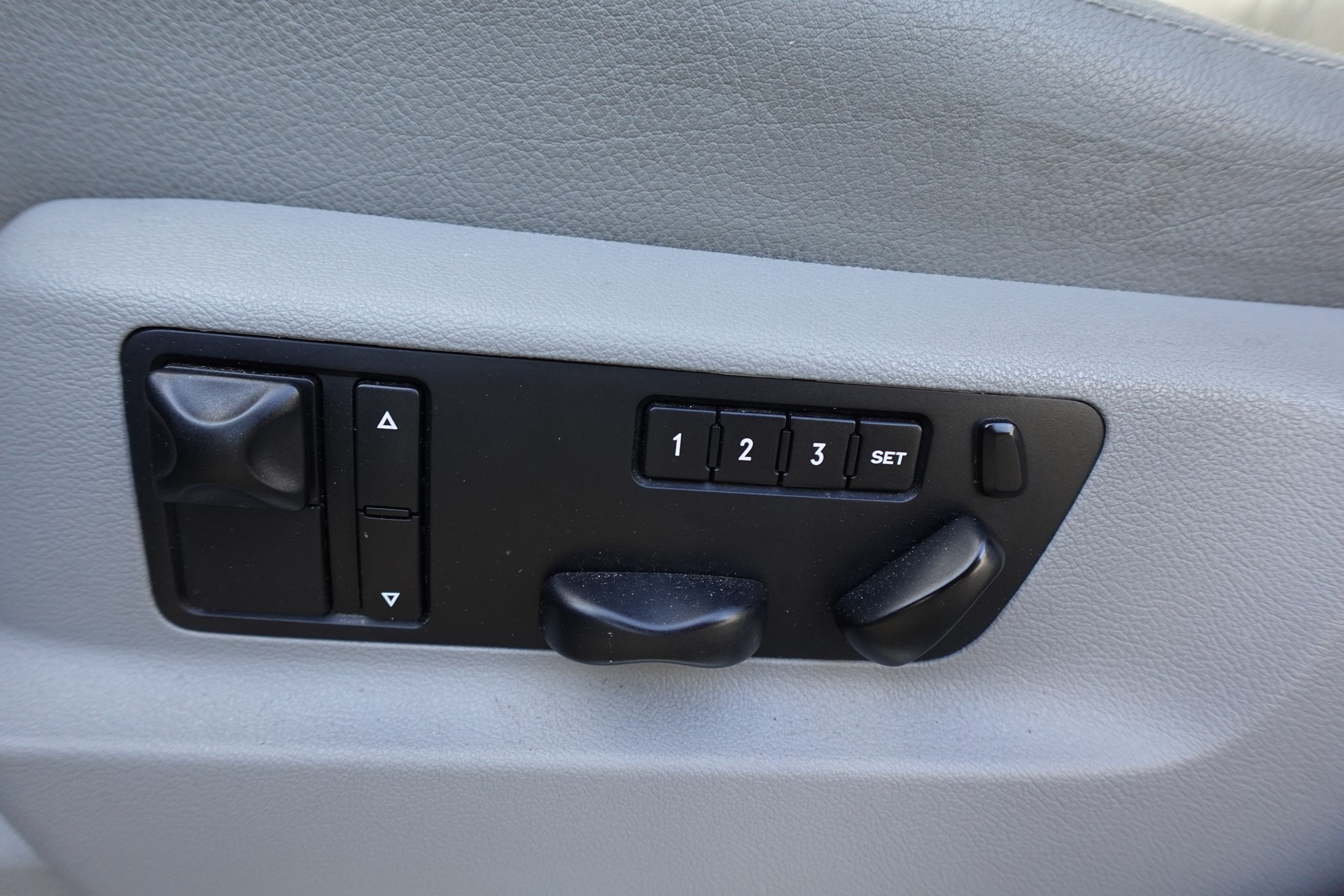 PORSCHE Cayenne S-image-12