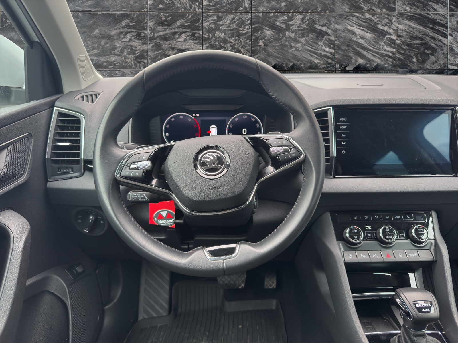SKODA Karoq 2.0 TDI CR Style 4x4 DSG-image-12