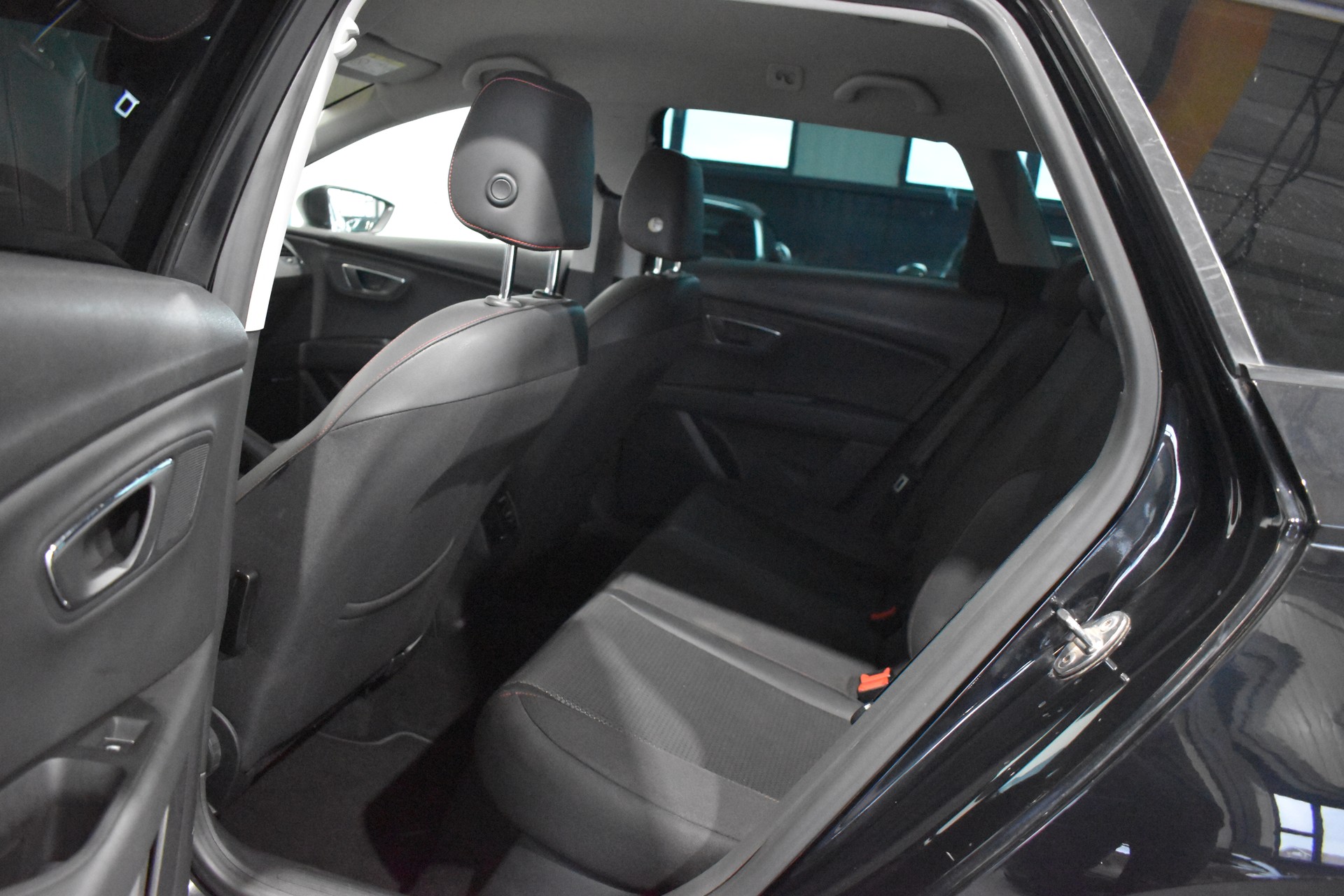 SEAT Leon ST 2.0 TDI FR 4Drive-image-14