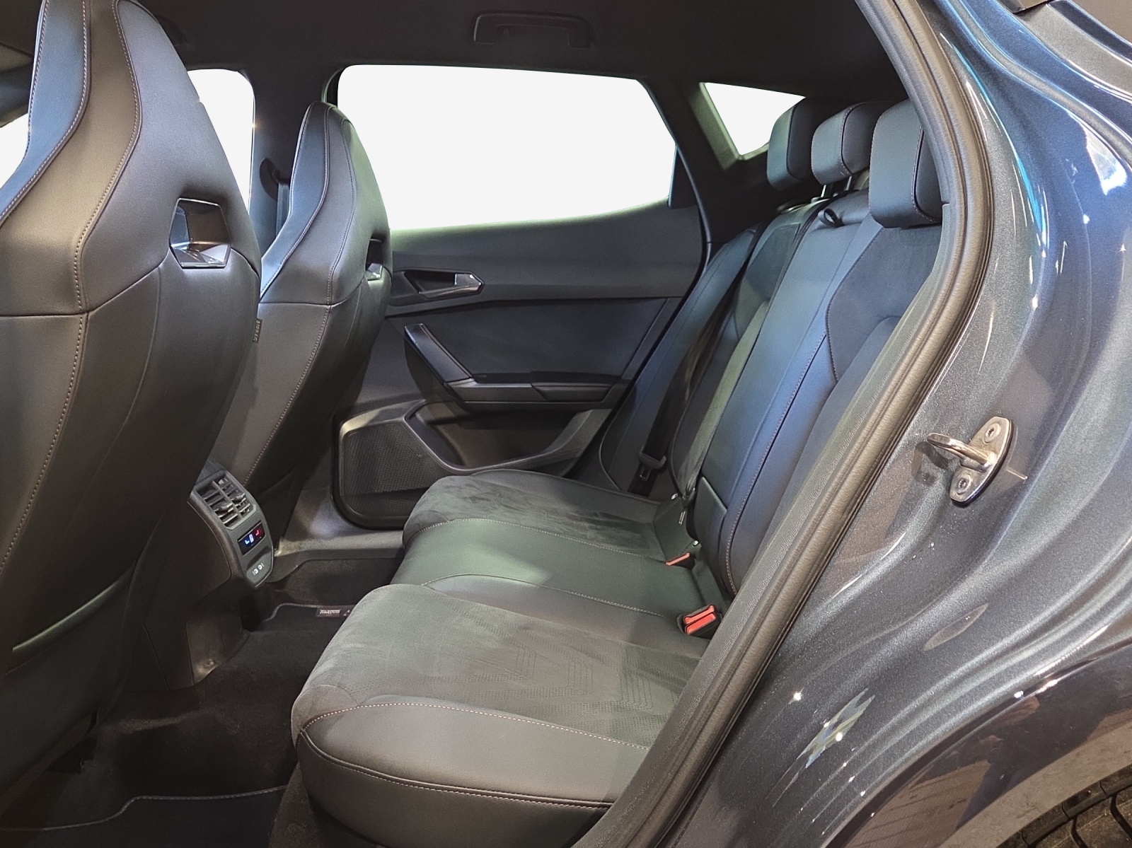 CUPRA Formentor 1.5 e-HYBRID pHEV VZ DSG-image-12