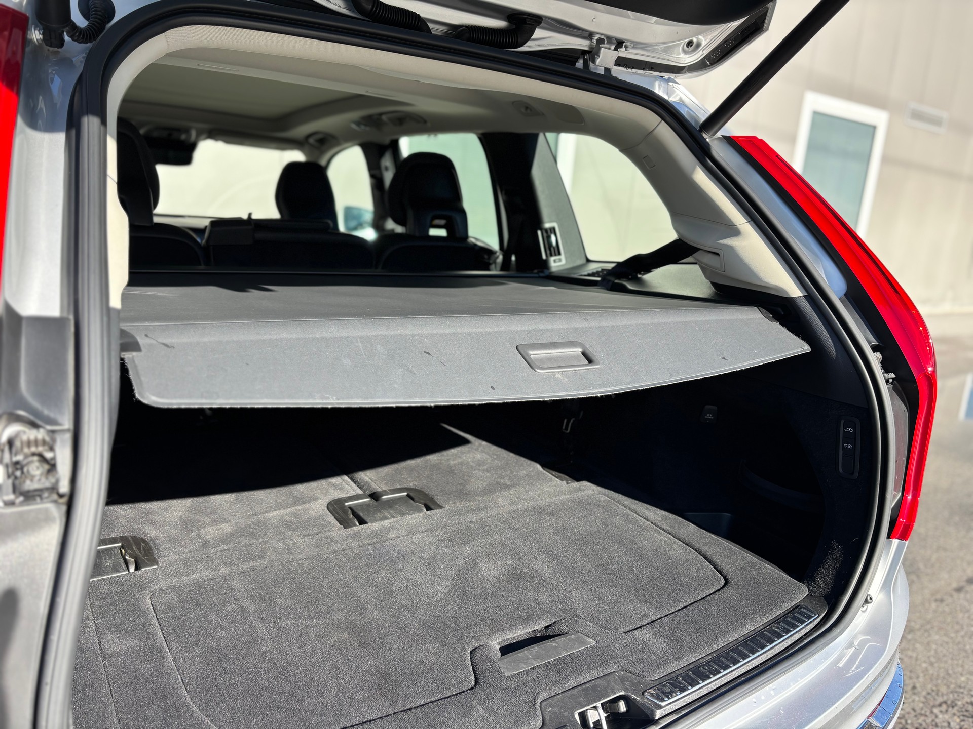VOLVO XC90 B6 Benzin Mild Hybrid AWD Inscription Geartronic-image-11