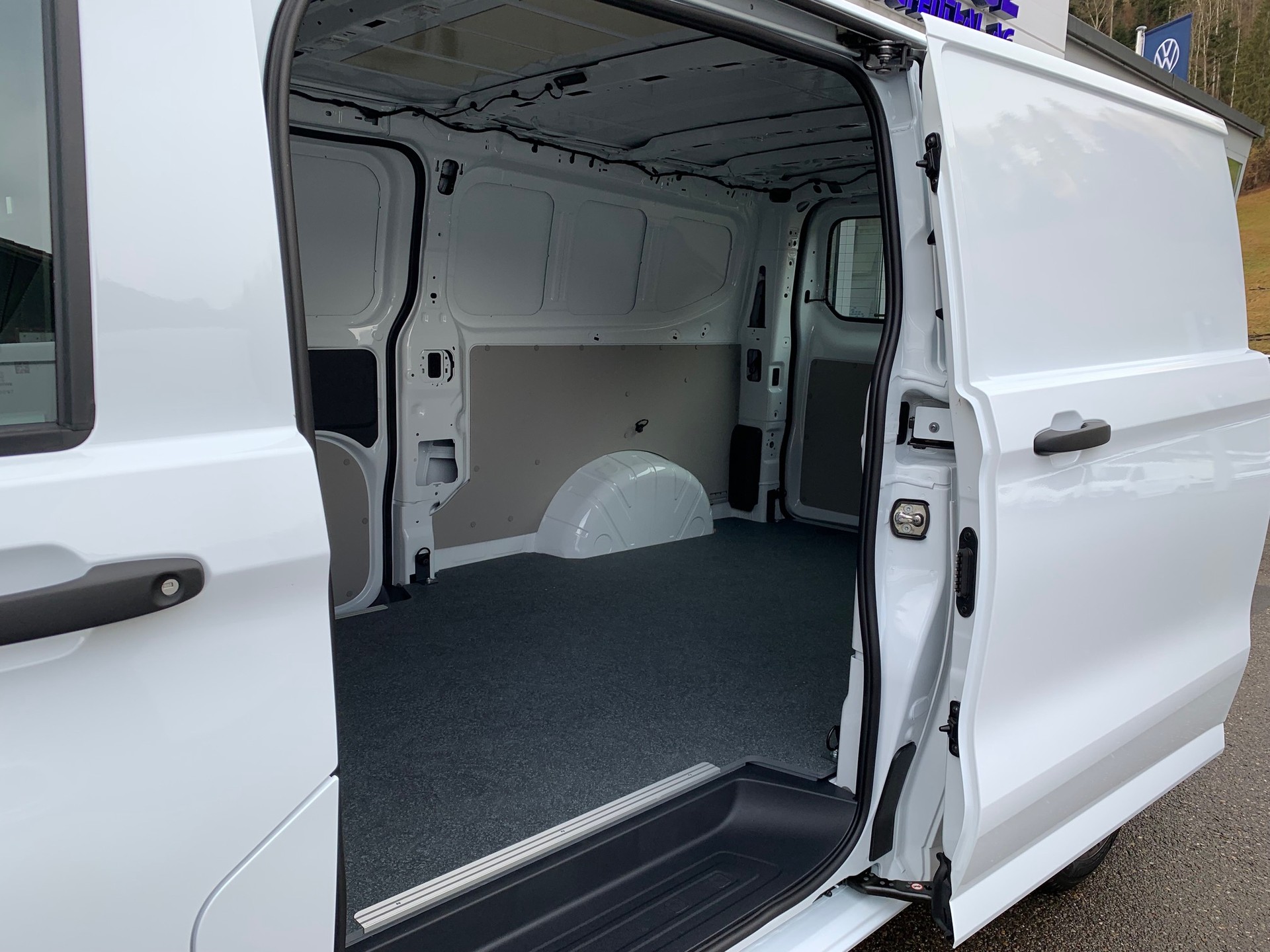 VW Transporter 2.0 TDI Lang Automat-image-13