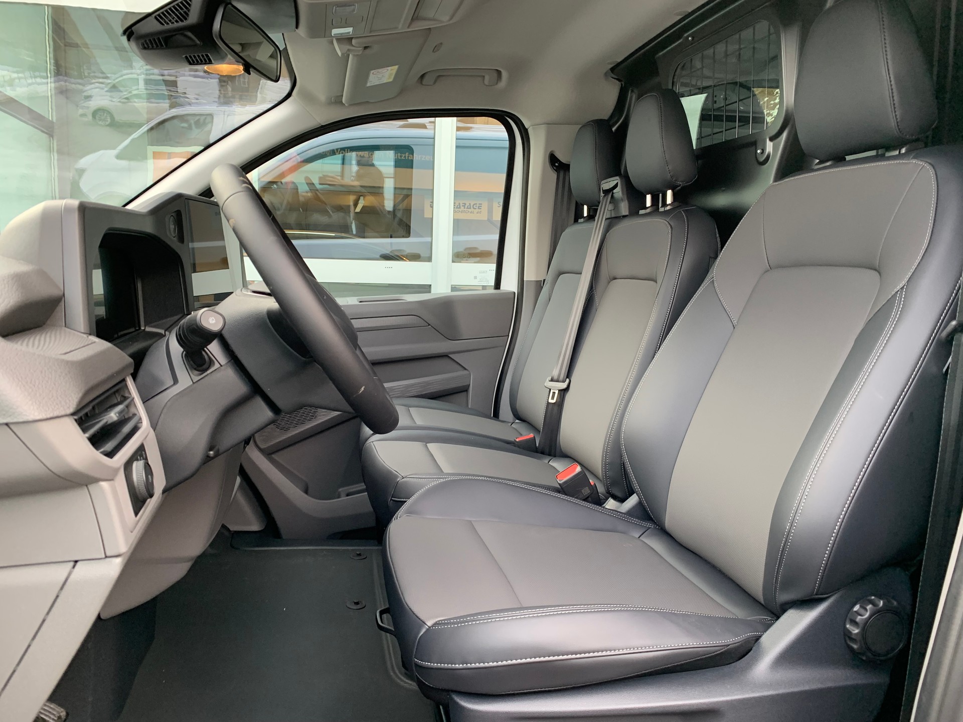 VW Transporter 2.0 TDI Lang Automat-image-9