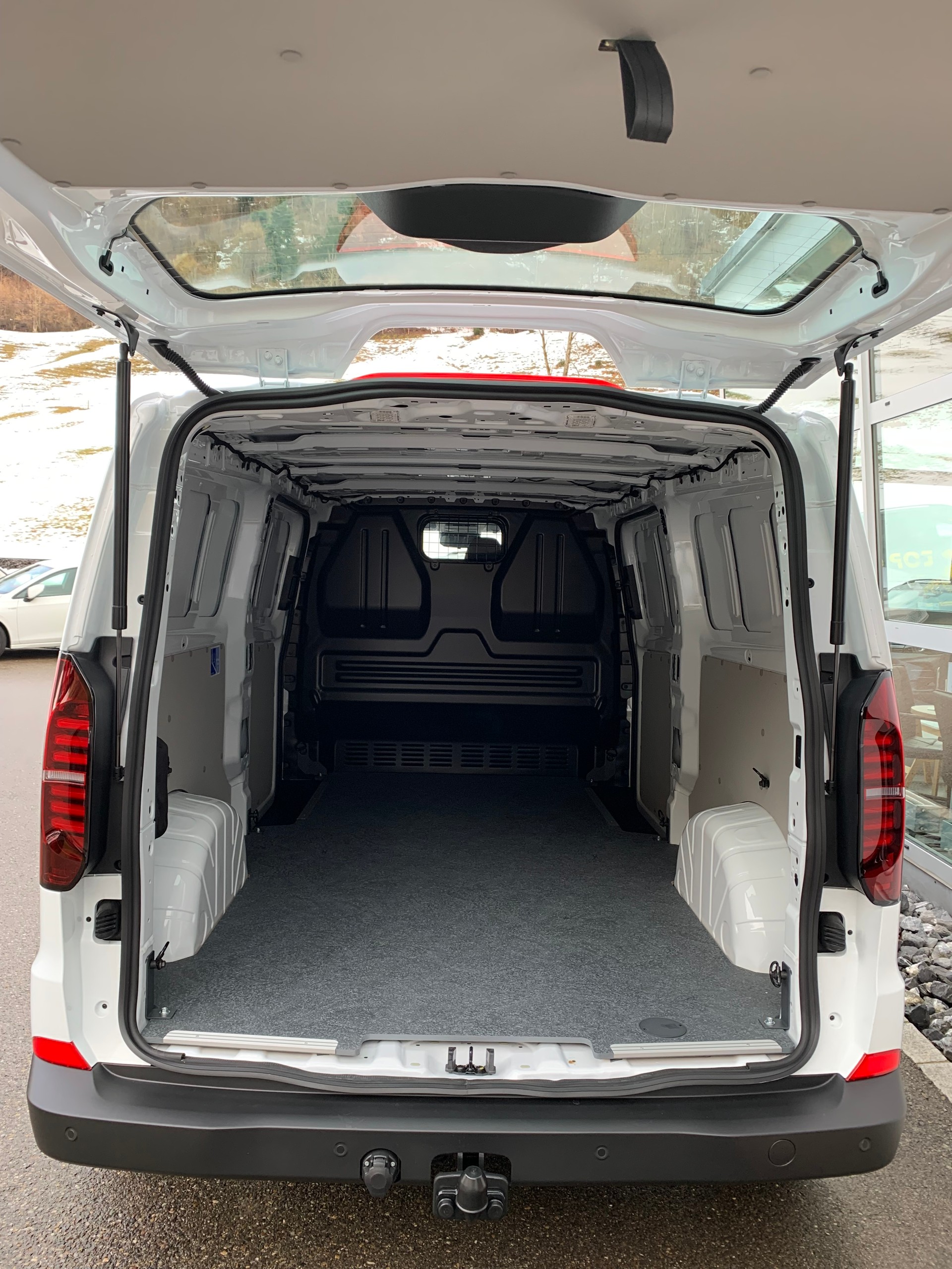VW Transporter 2.0 TDI Lang Automat-image-14