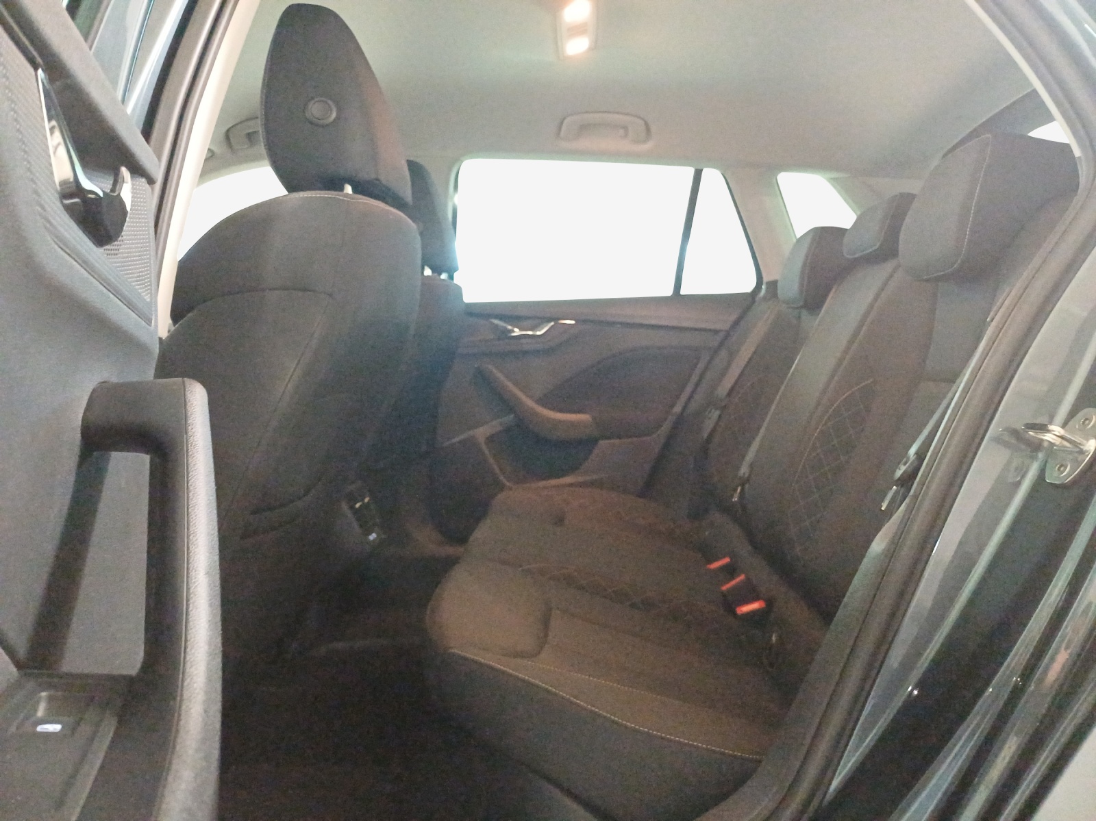 SKODA Kamiq 1.0 TSI Ambition-image-11