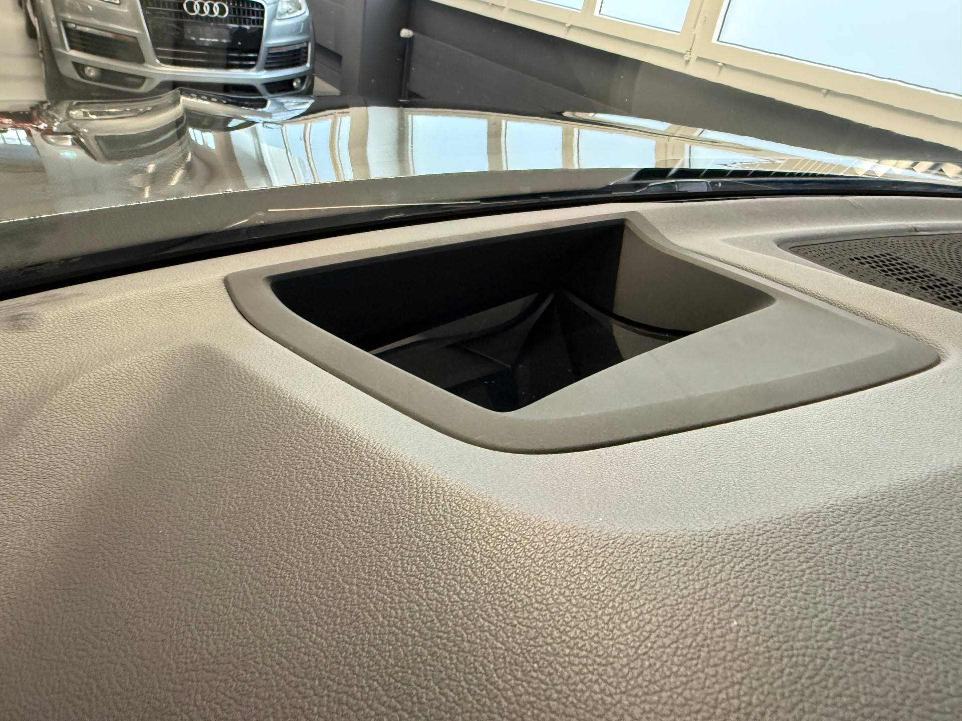 BMW X5 xDrive M50i Steptronic-image-11