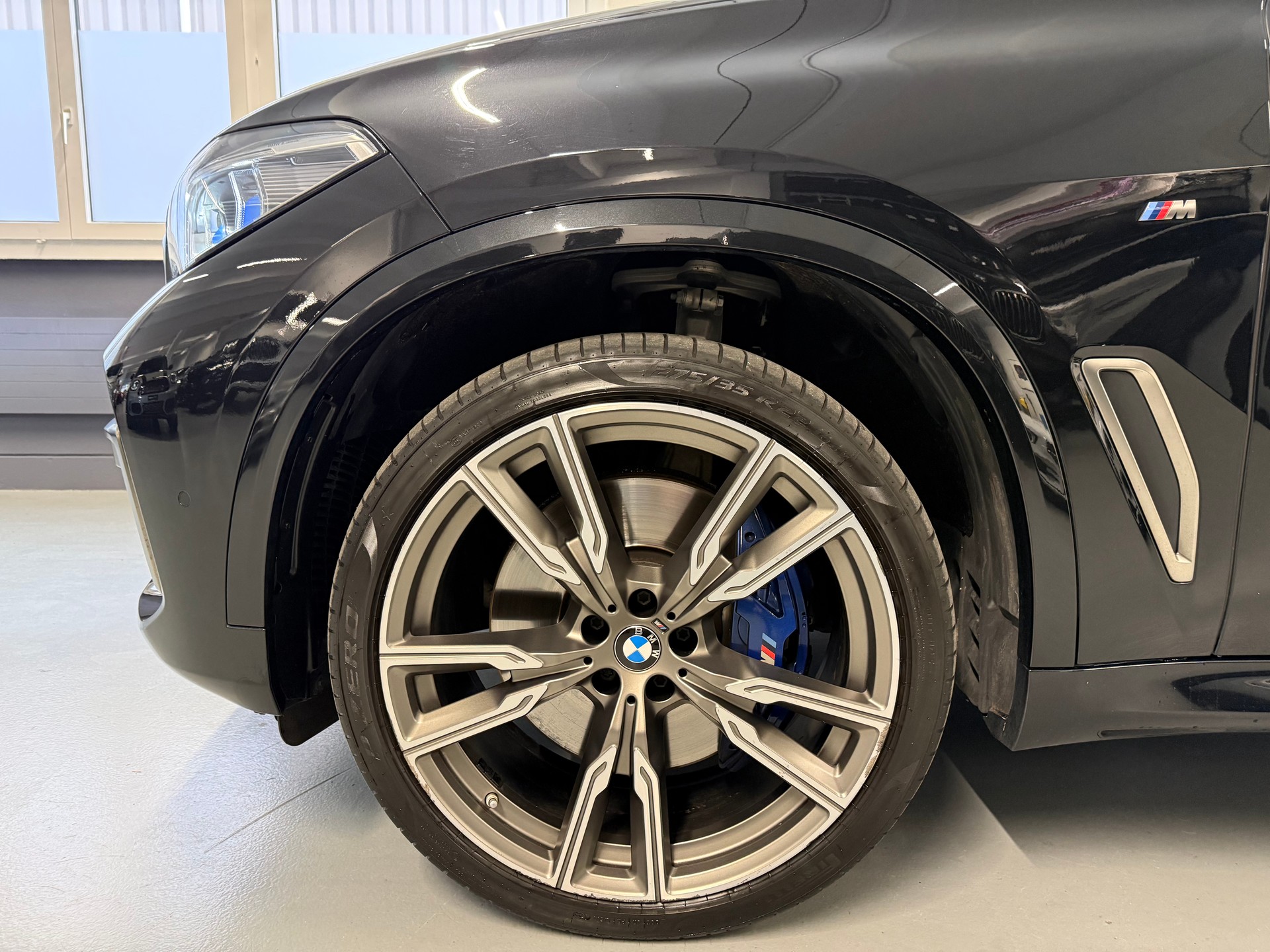 BMW X5 xDrive M50i Steptronic-image-25