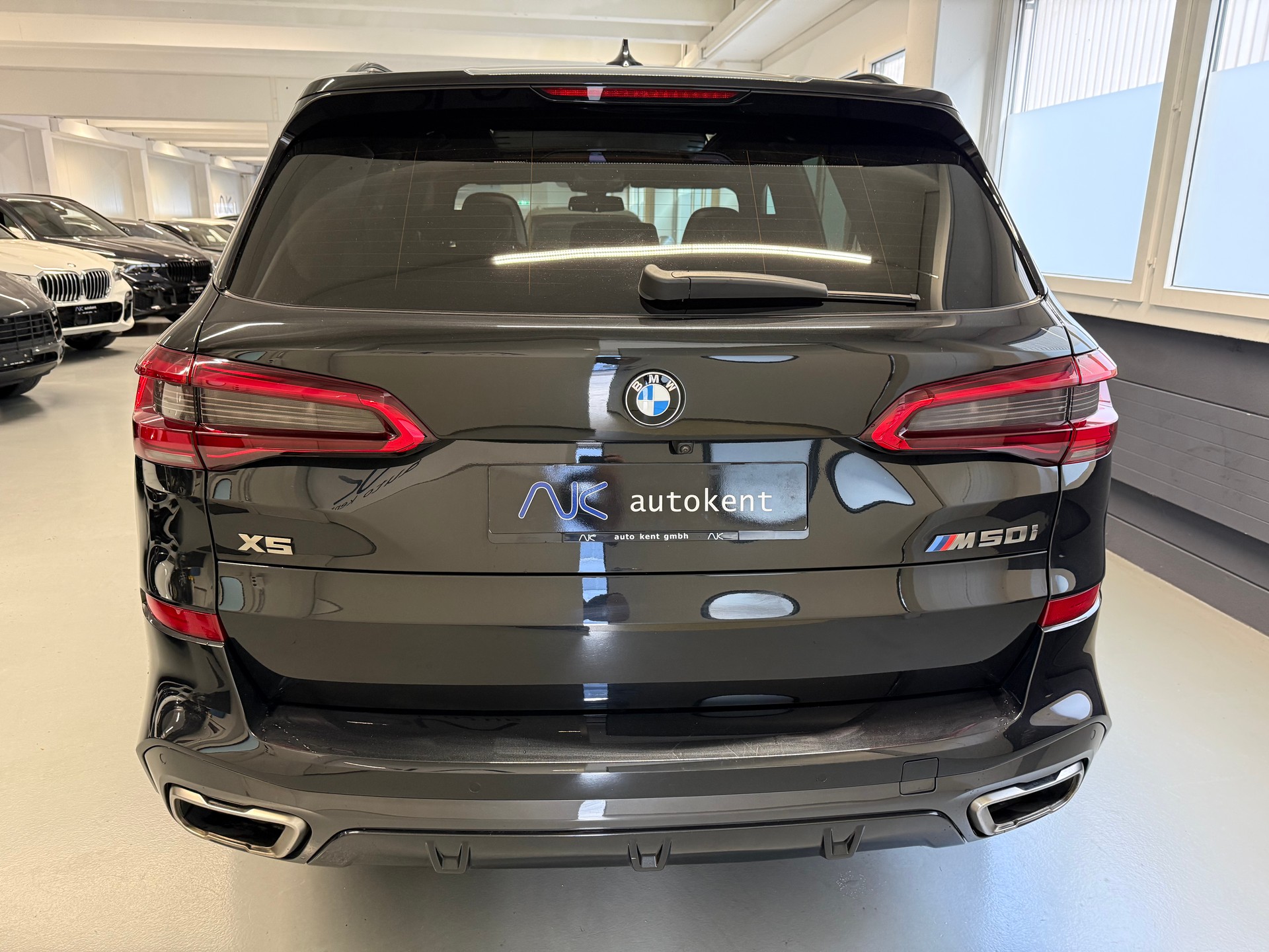 BMW X5 xDrive M50i Steptronic-image-4
