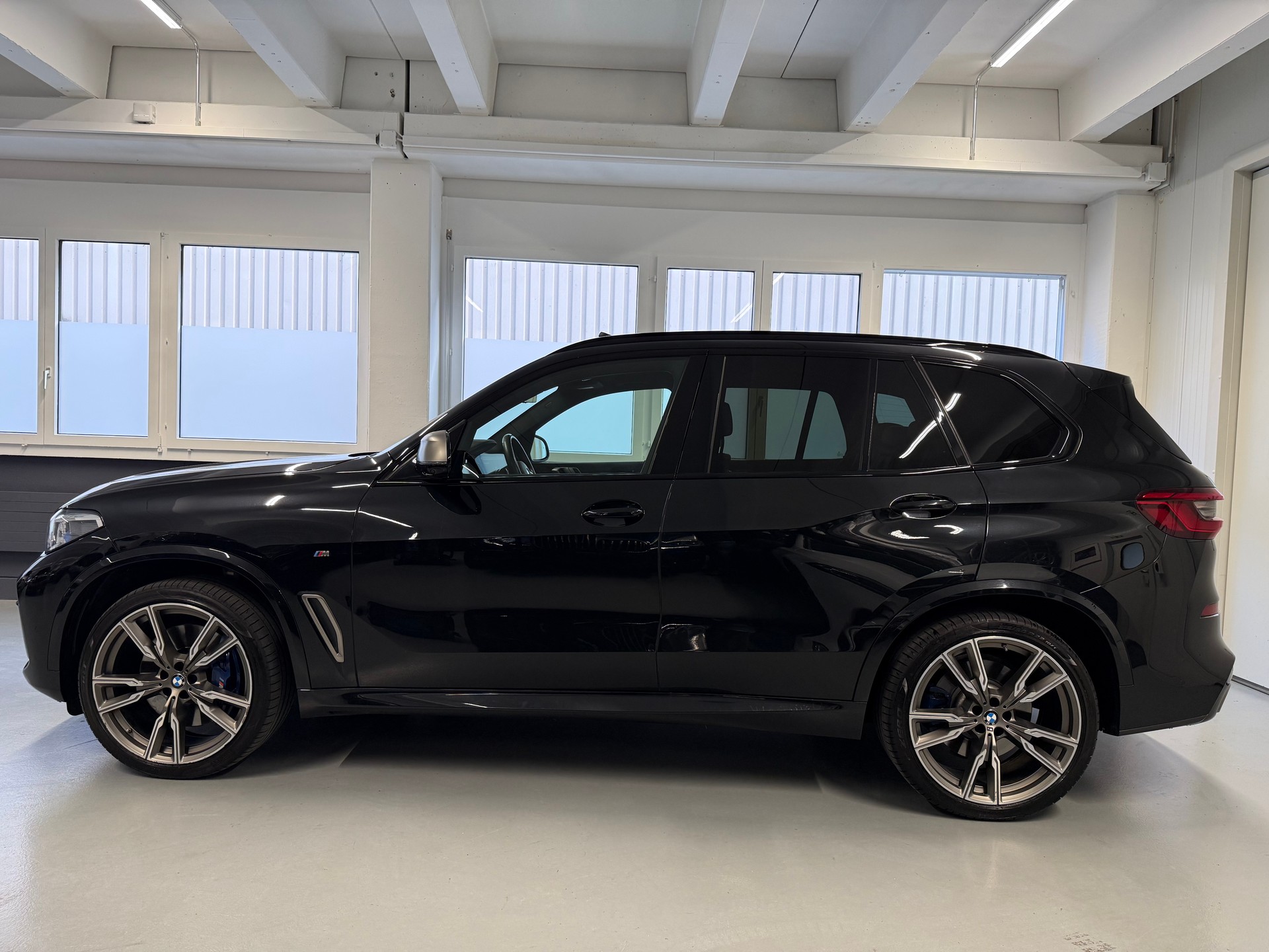 BMW X5 xDrive M50i Steptronic-image-2