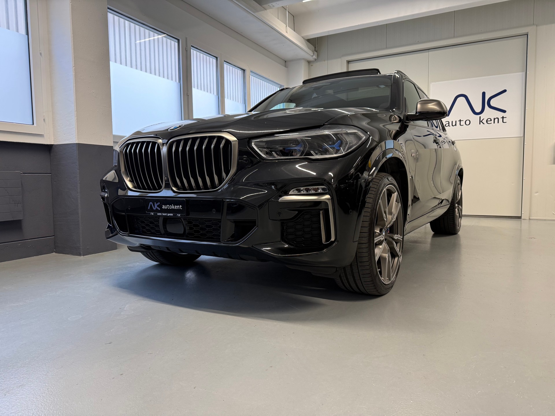 BMW X5 xDrive M50i Steptronic-image-0