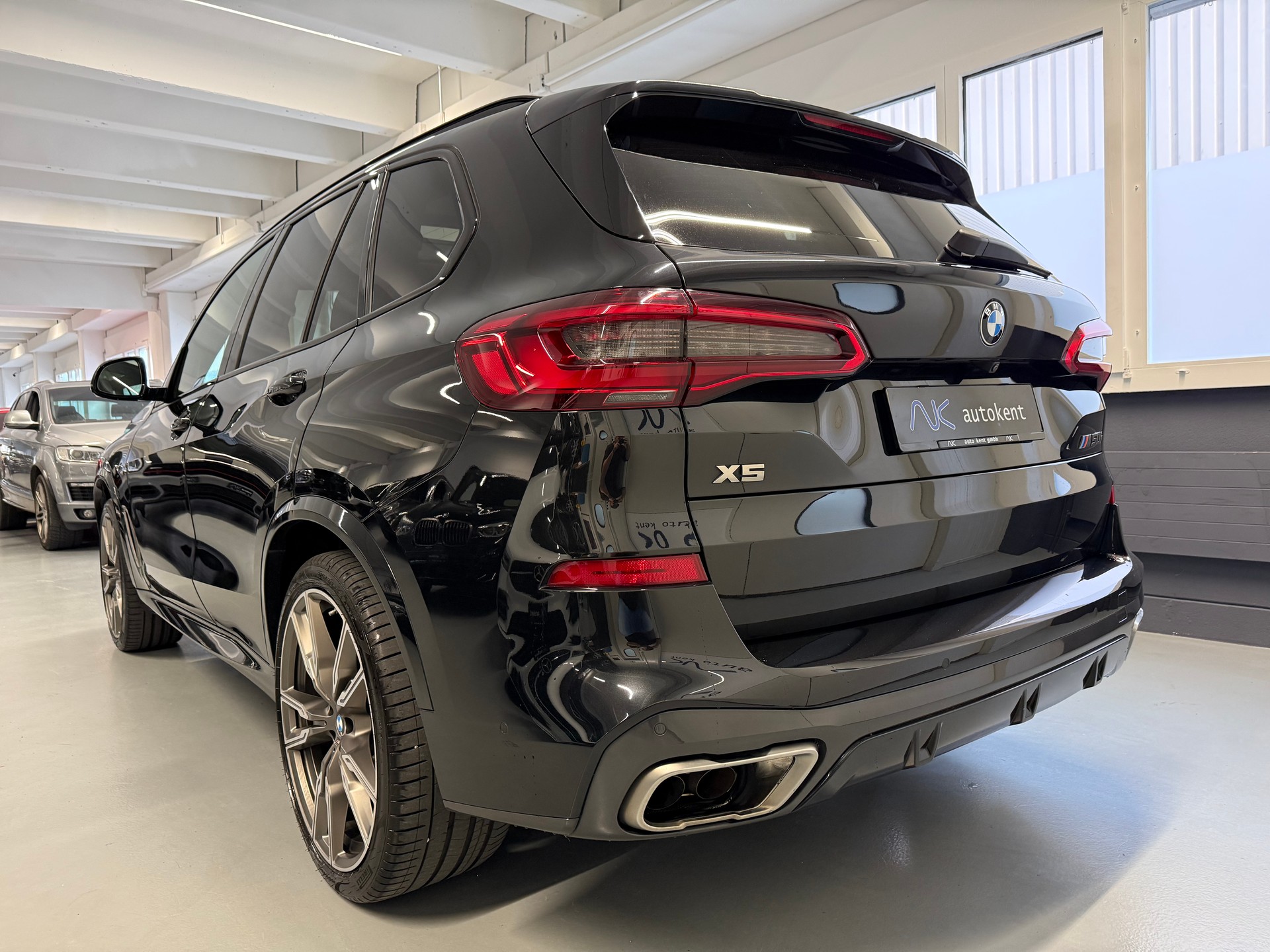 BMW X5 xDrive M50i Steptronic-image-3