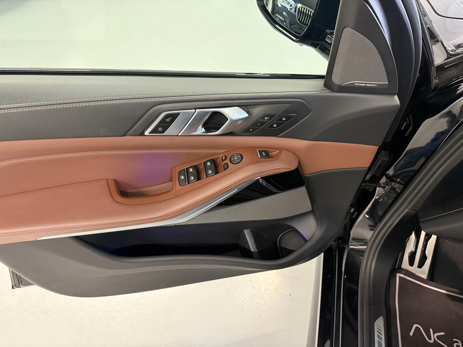 BMW X5 xDrive M50i Steptronic-image-16