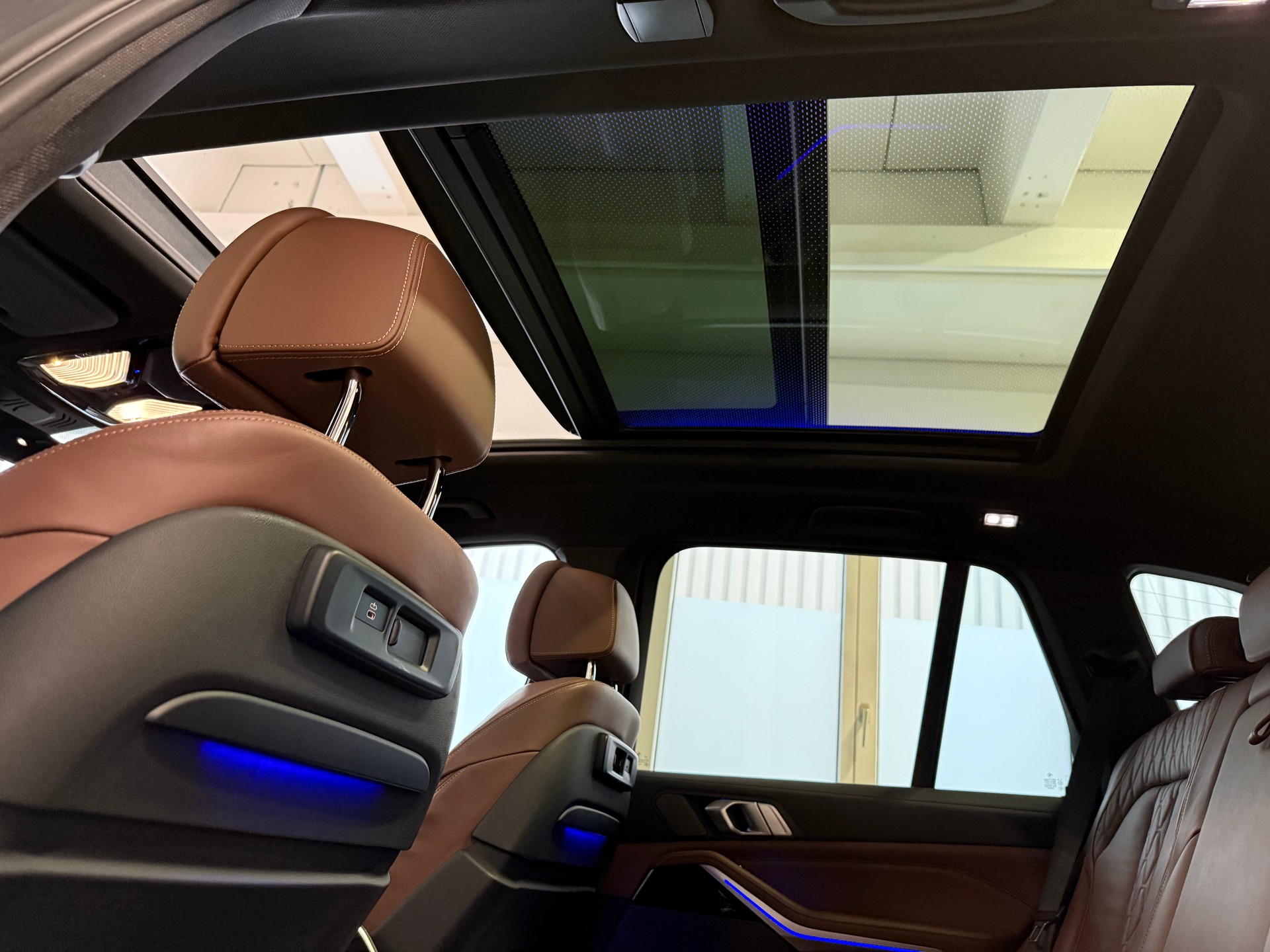BMW X5 xDrive M50i Steptronic-image-24